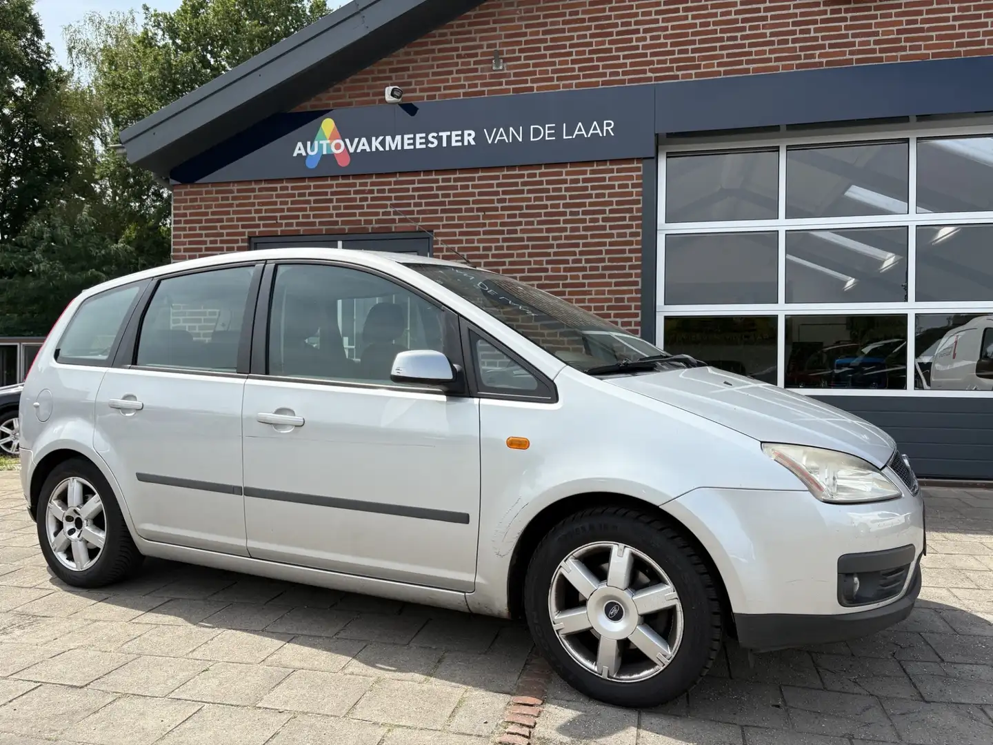 Ford Focus C-Max 1.6-16V Futura ( Airco, trekhaak.) RIJKLAARPRIJS! Zilver - 1