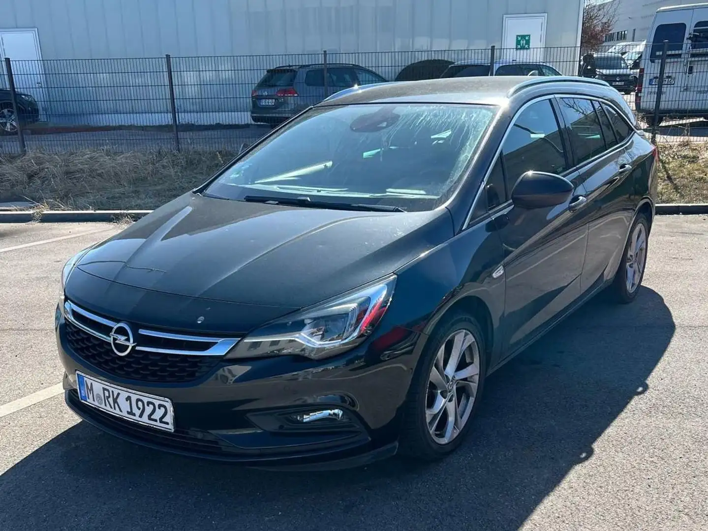 Opel Astra 1.6 D (CDTI) Automatik Sports Tourer Business Schwarz - 1