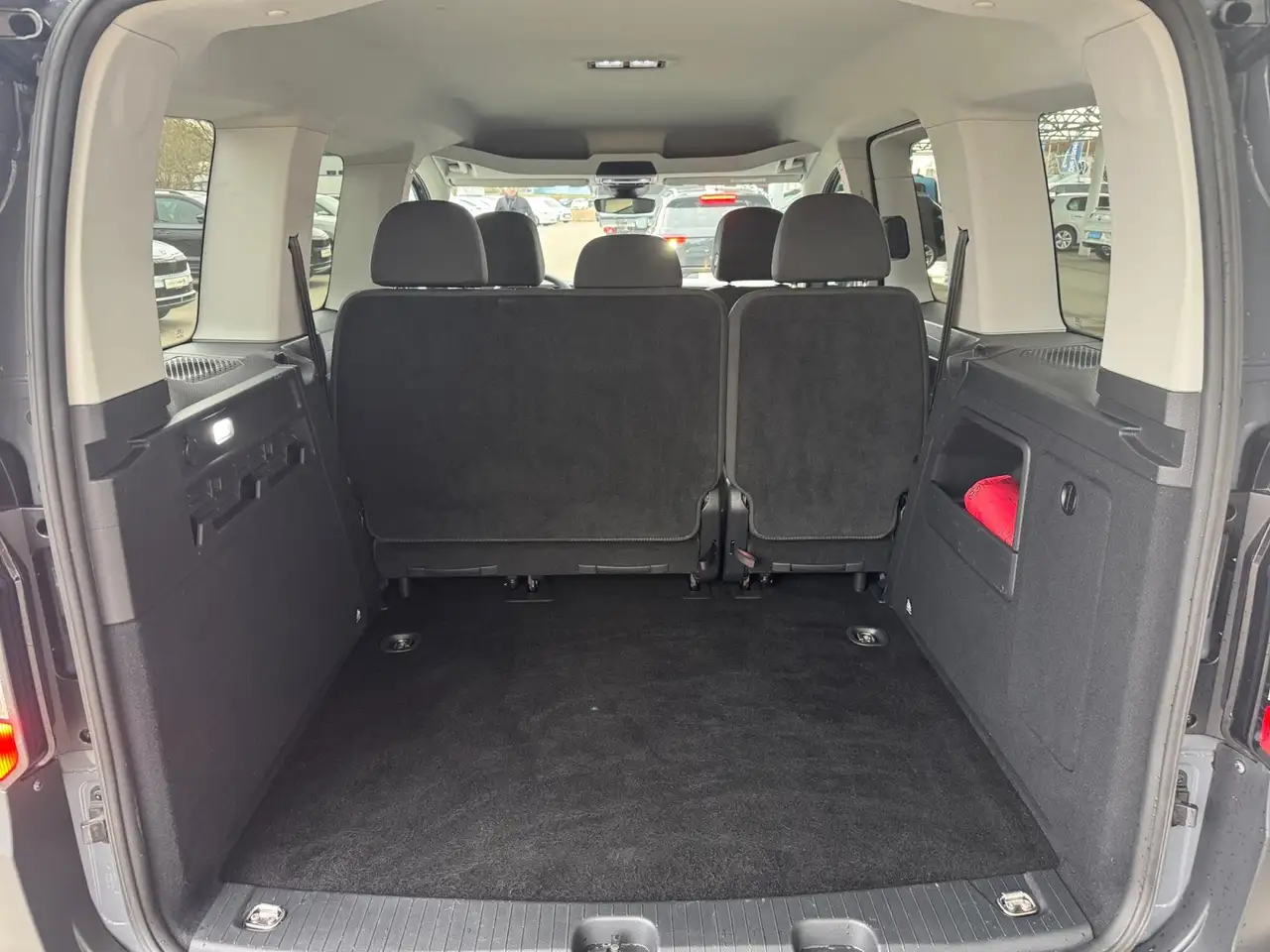 Volkswagen Caddy Kombi 2,0 TDI EcoProfi AHK 11
