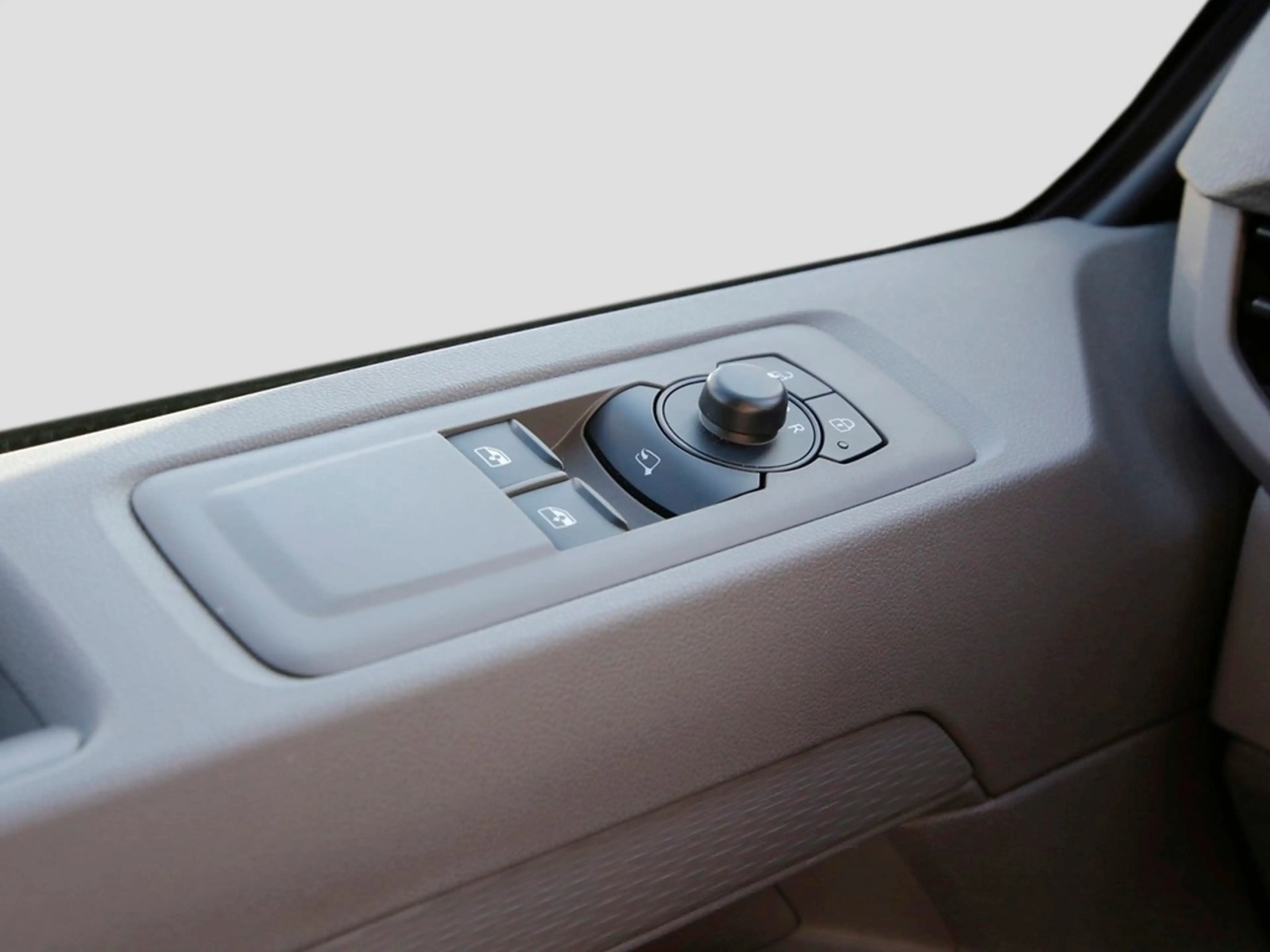 Volkswagen Transporter Caravelle 2.0 TDI App-Connect+VC LED RFK+PDC SHZ — photo 15