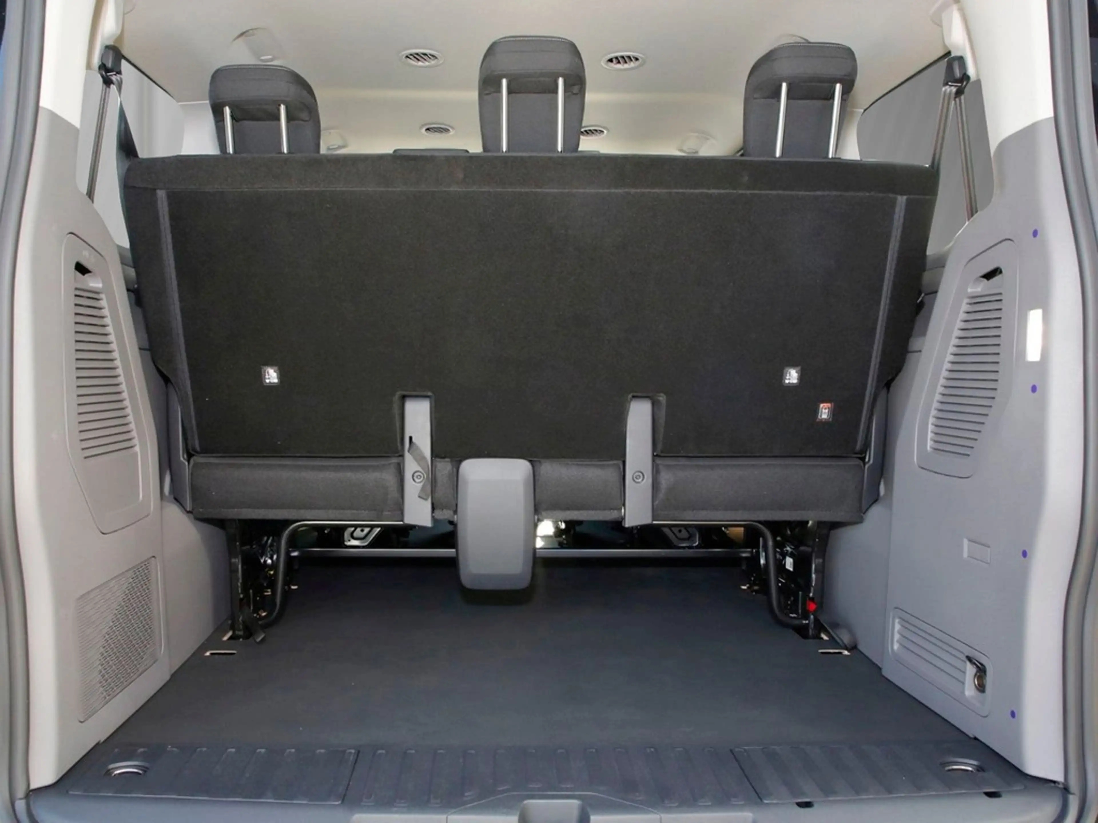 Volkswagen Transporter Caravelle 2.0 TDI App-Connect+VC LED RFK+PDC SHZ — photo 6