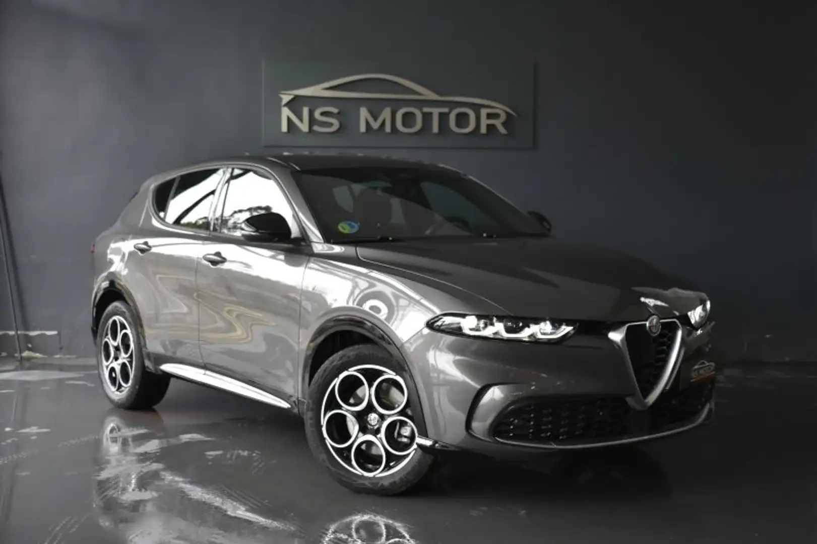 Alfa Romeo Tonale 1.5 MHEV Ti FWD 160 Gris - 2