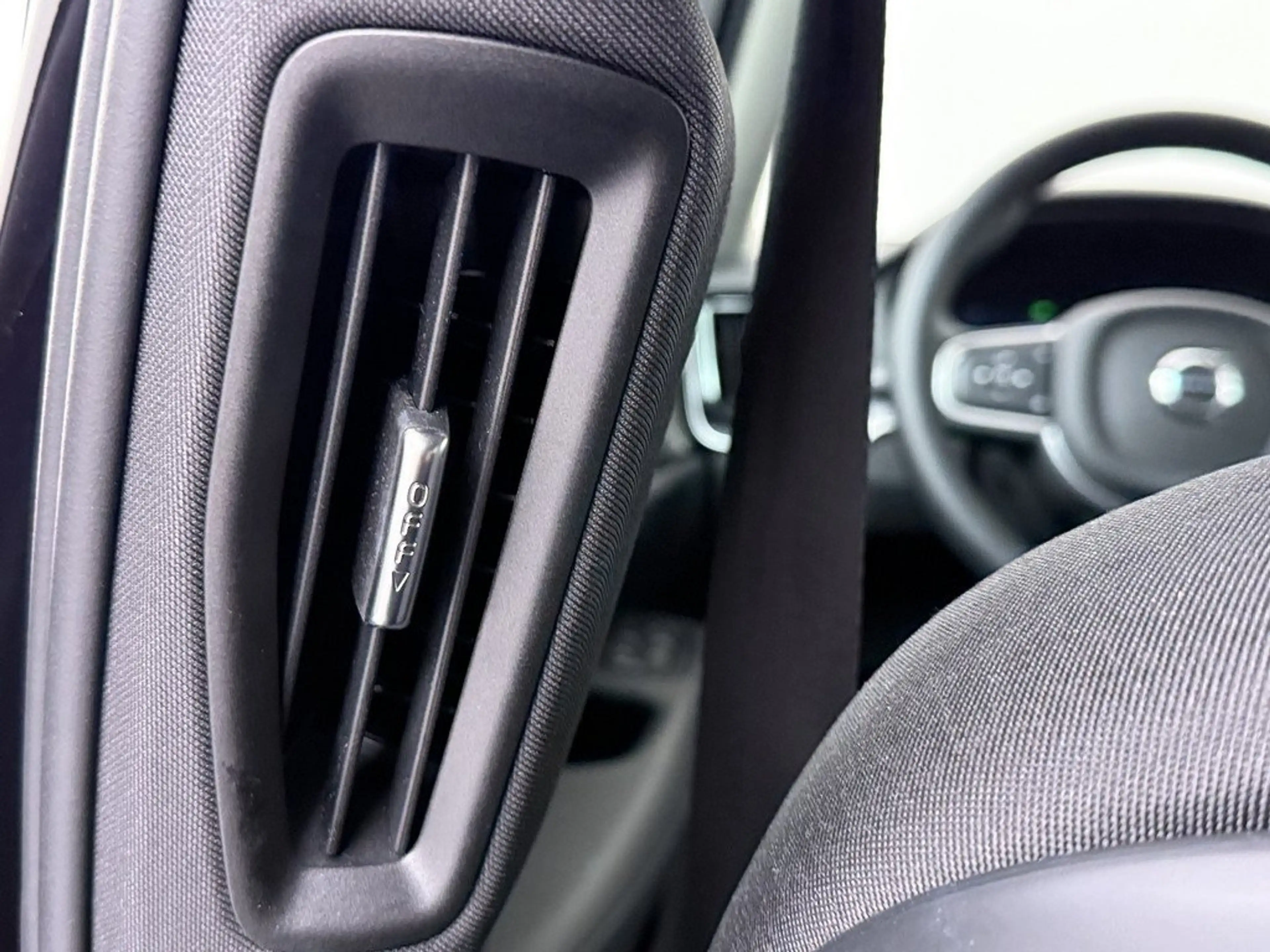Volvo V60 T6 Core Plug-in Hybrid AWD STANDHZ LED 360° — photo 42