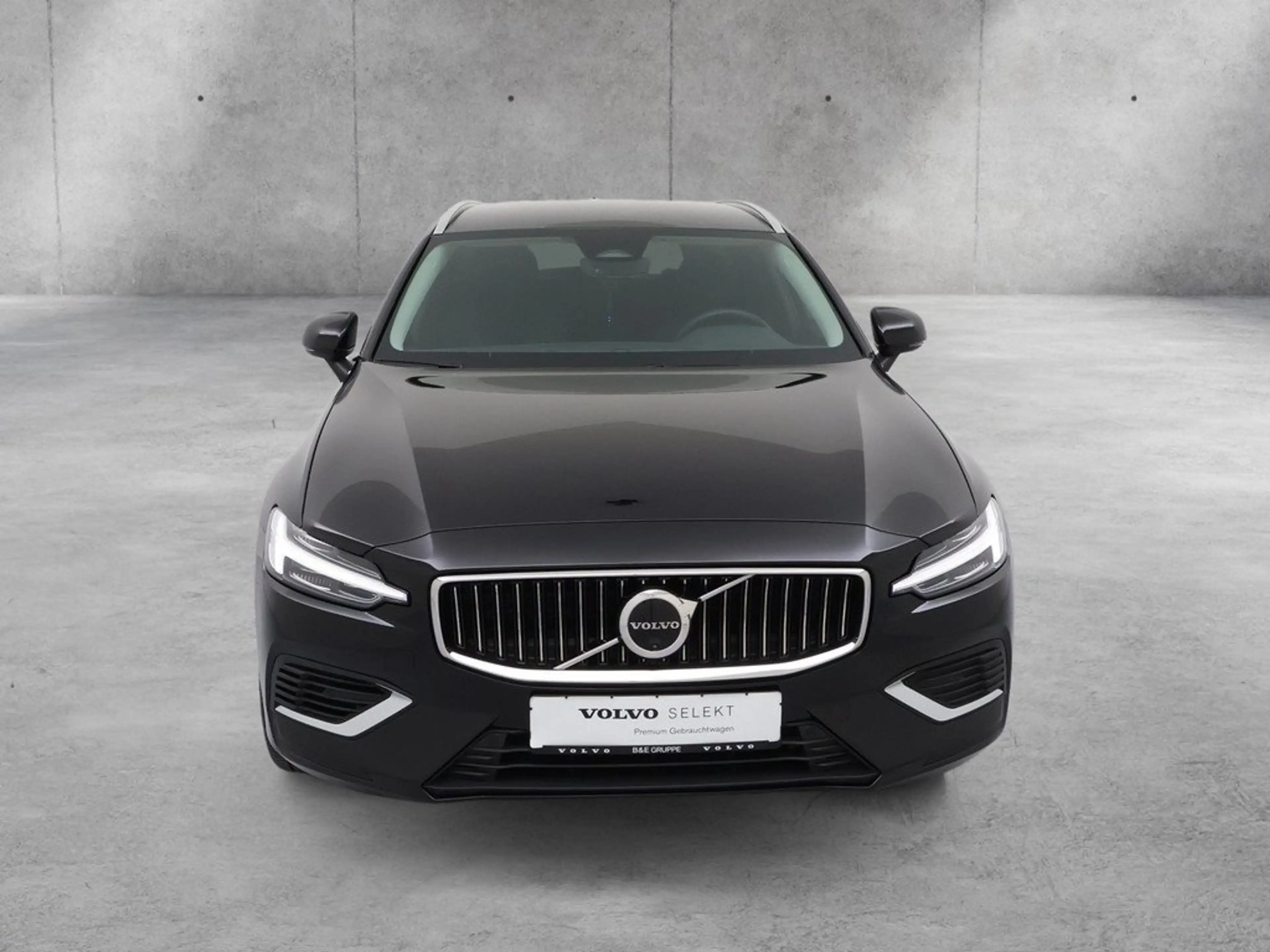 Volvo V60 T6 Core Plug-in Hybrid AWD STANDHZ LED 360° — photo 2
