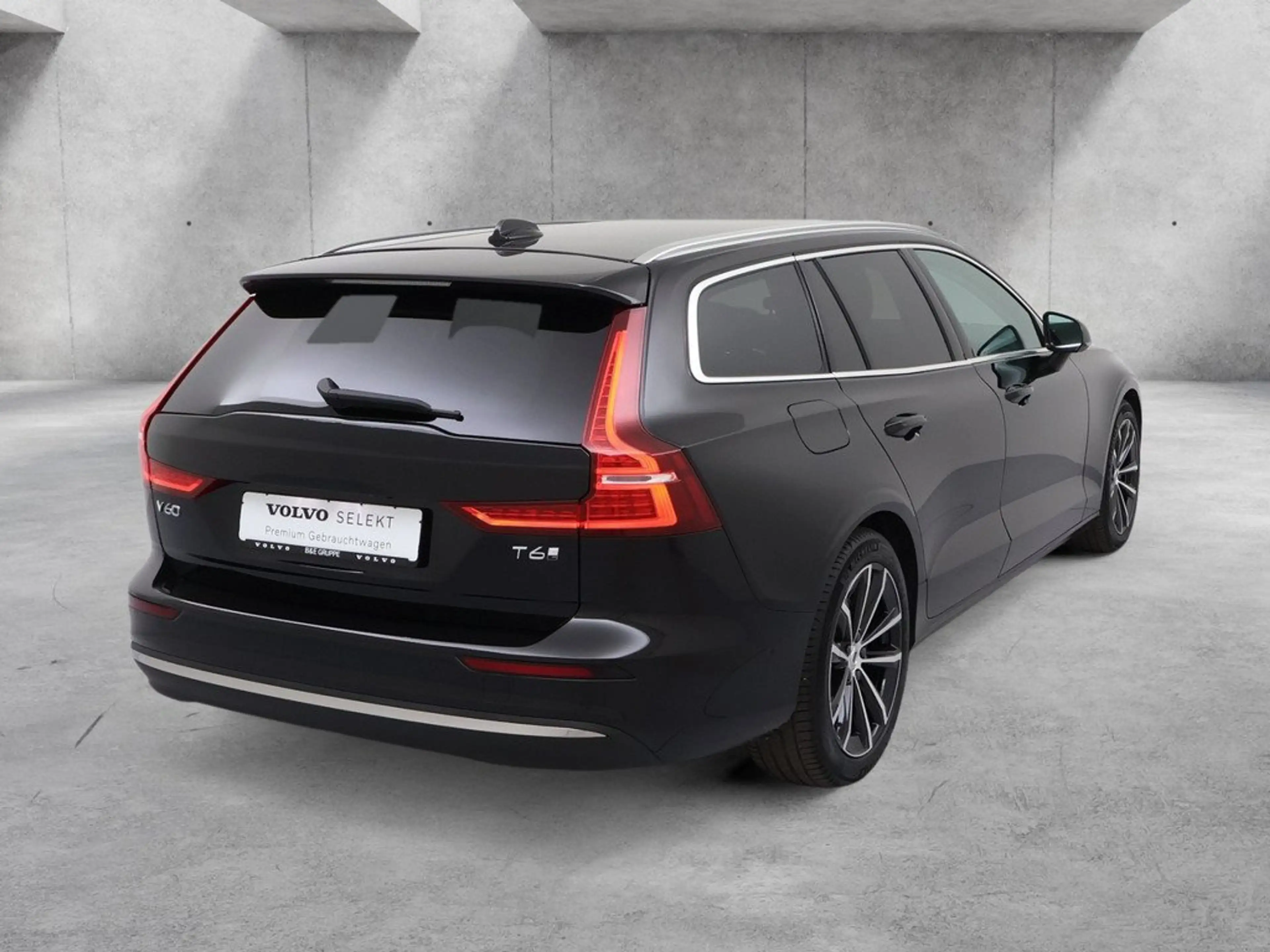 Volvo V60 T6 Core Plug-in Hybrid AWD STANDHZ LED 360° — photo 5