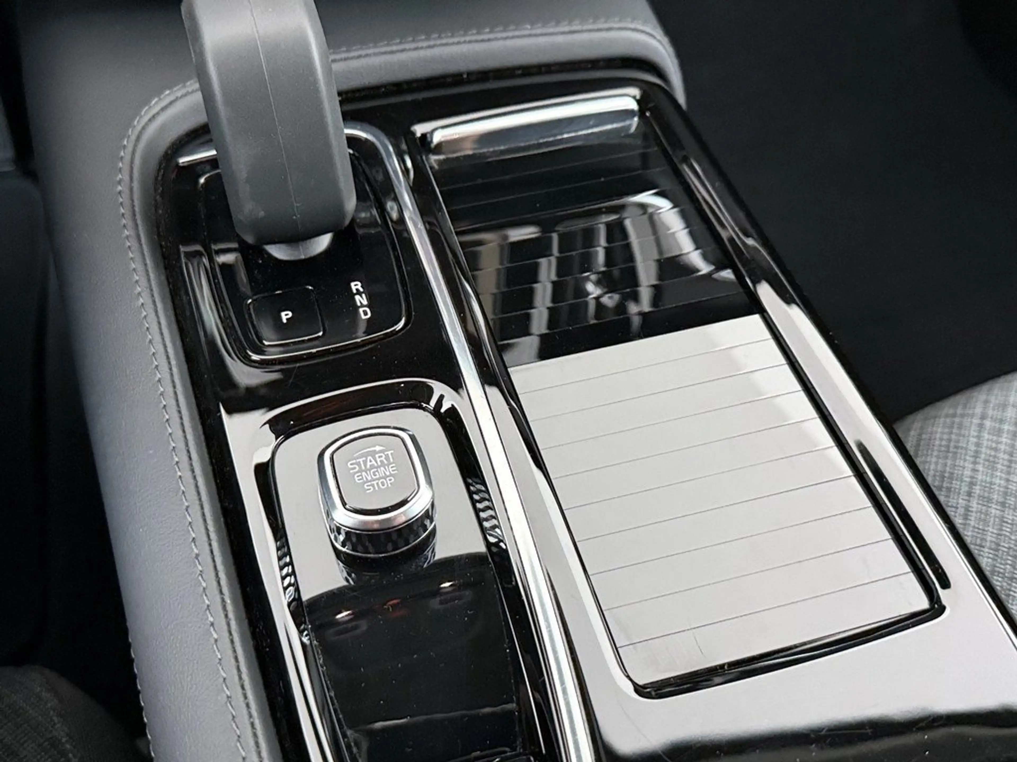 Volvo V60 T6 Core Plug-in Hybrid AWD STANDHZ LED 360° — photo 36