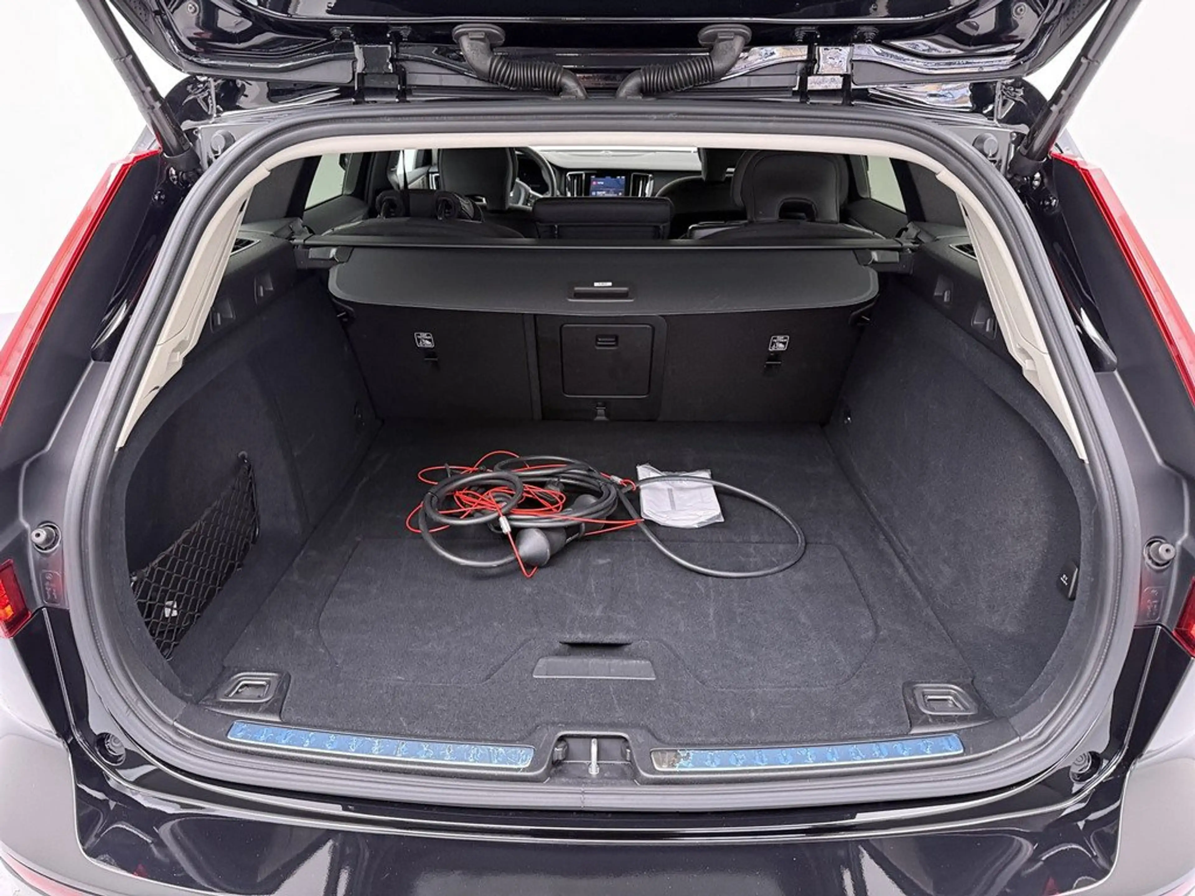 Volvo V60 T6 Core Plug-in Hybrid AWD STANDHZ LED 360° — photo 18