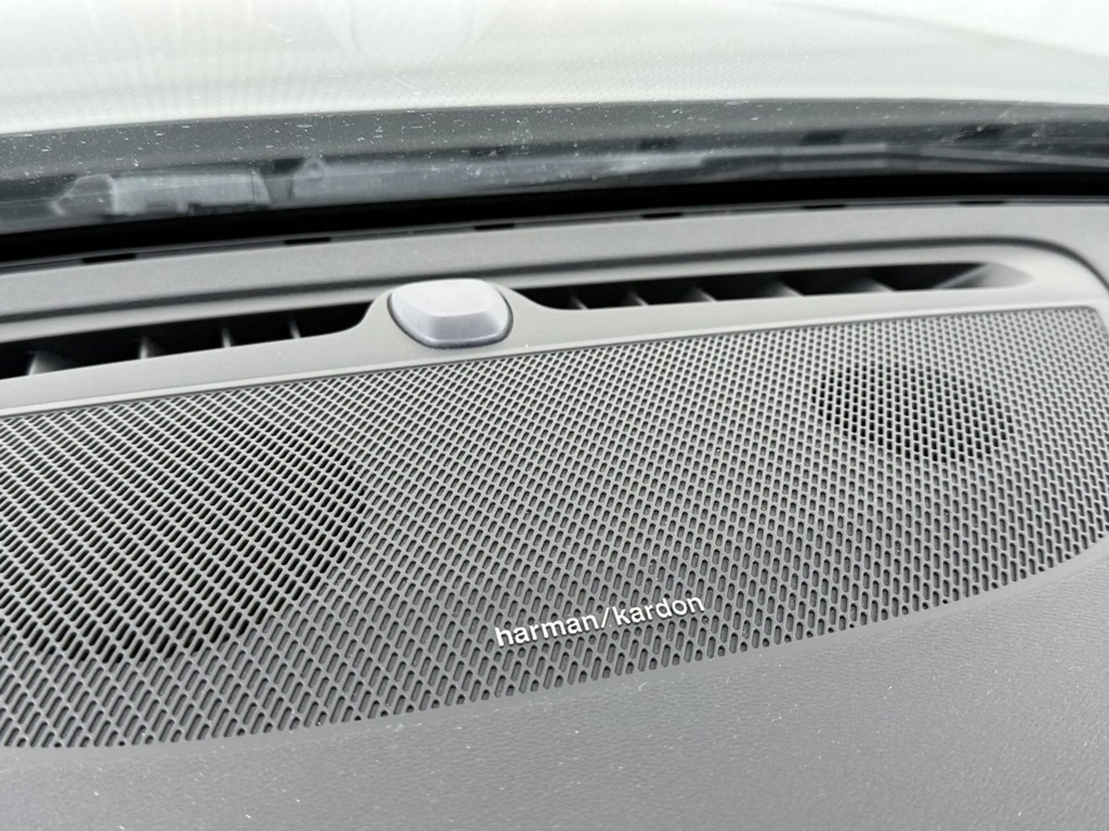 Volvo V60 T6 Core Plug-in Hybrid AWD STANDHZ LED 360° — photo 35