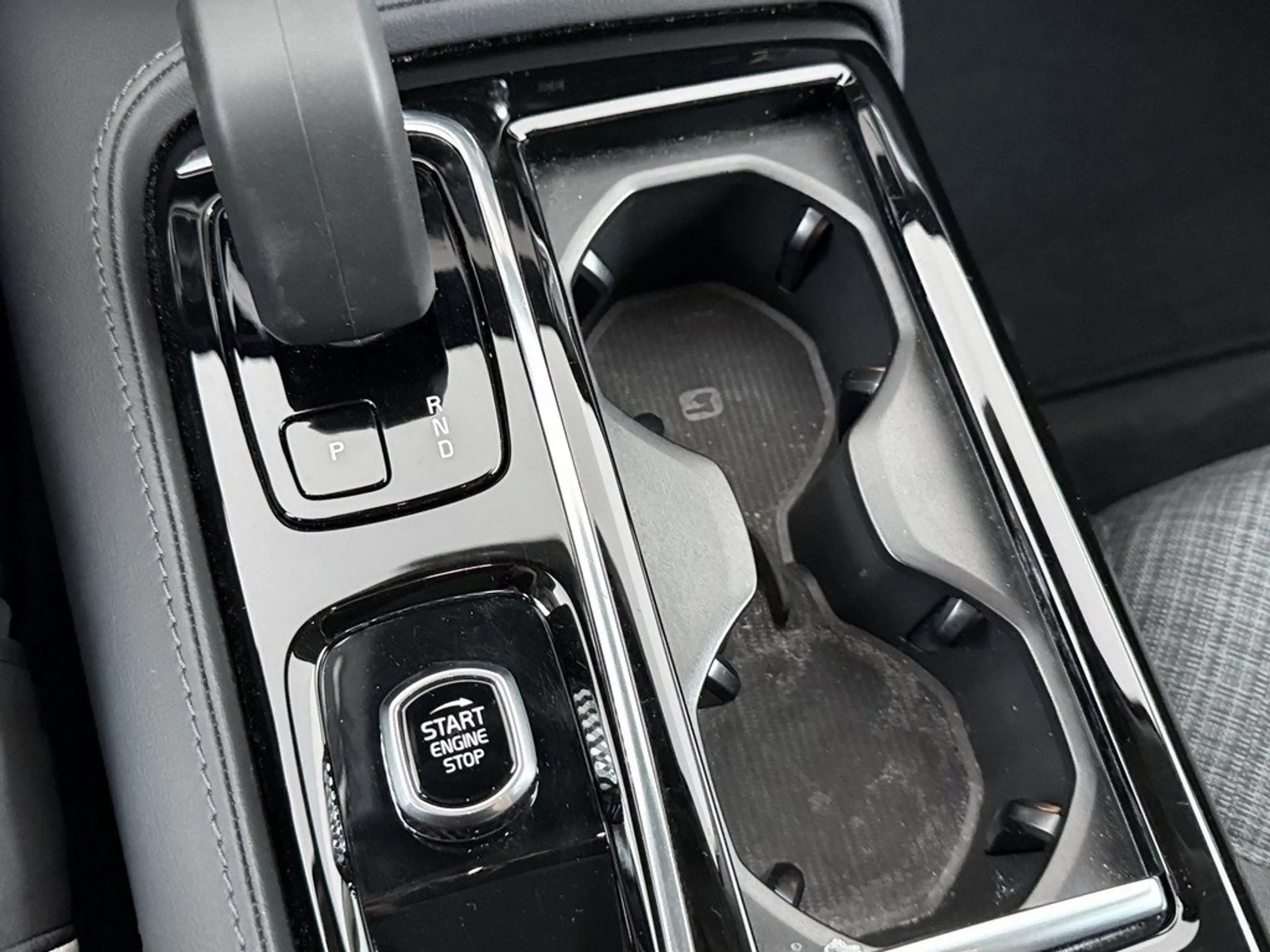 Volvo V60 T6 Core Plug-in Hybrid AWD STANDHZ LED 360° — photo 37