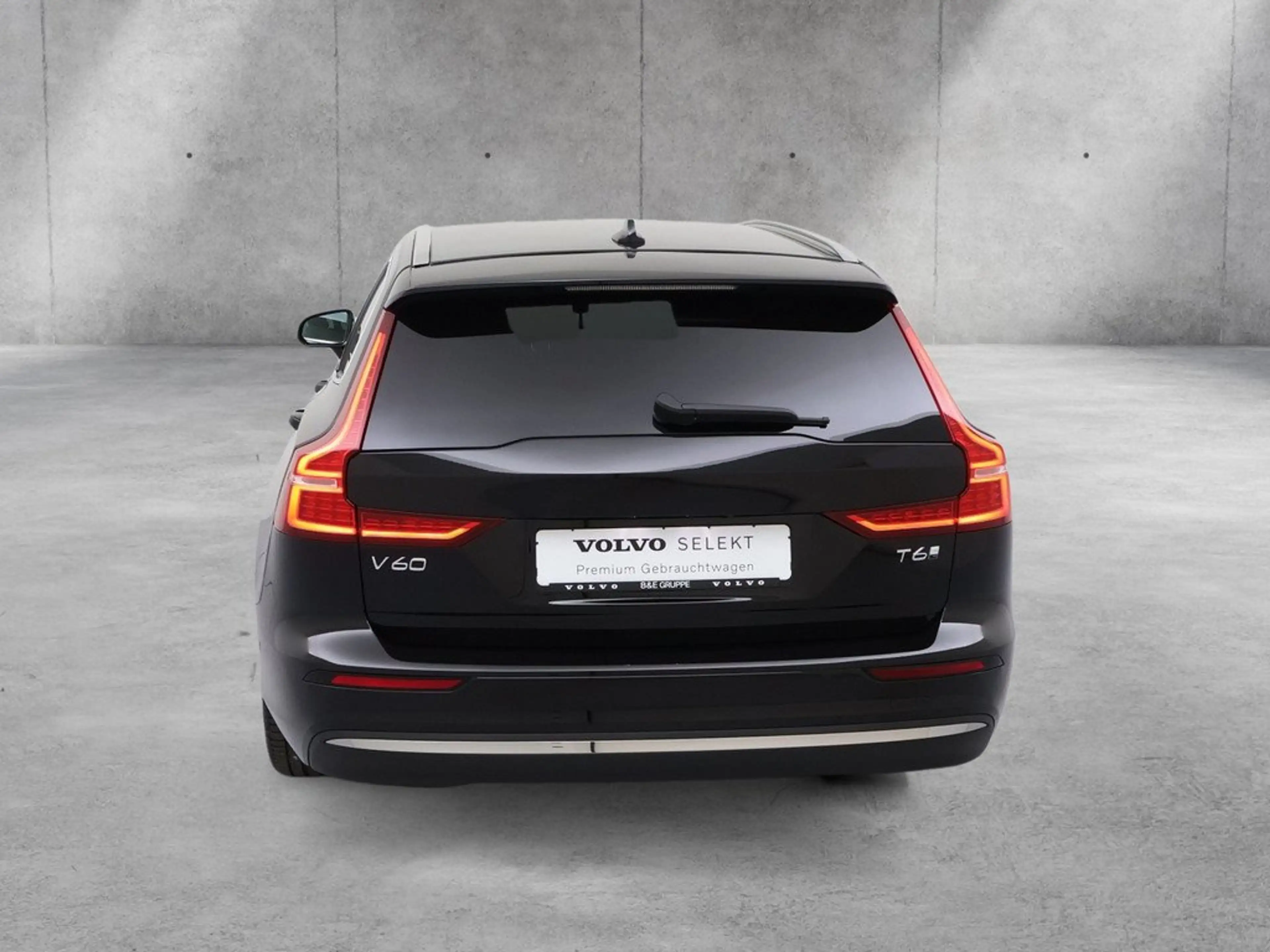 Volvo V60 T6 Core Plug-in Hybrid AWD STANDHZ LED 360° — photo 6