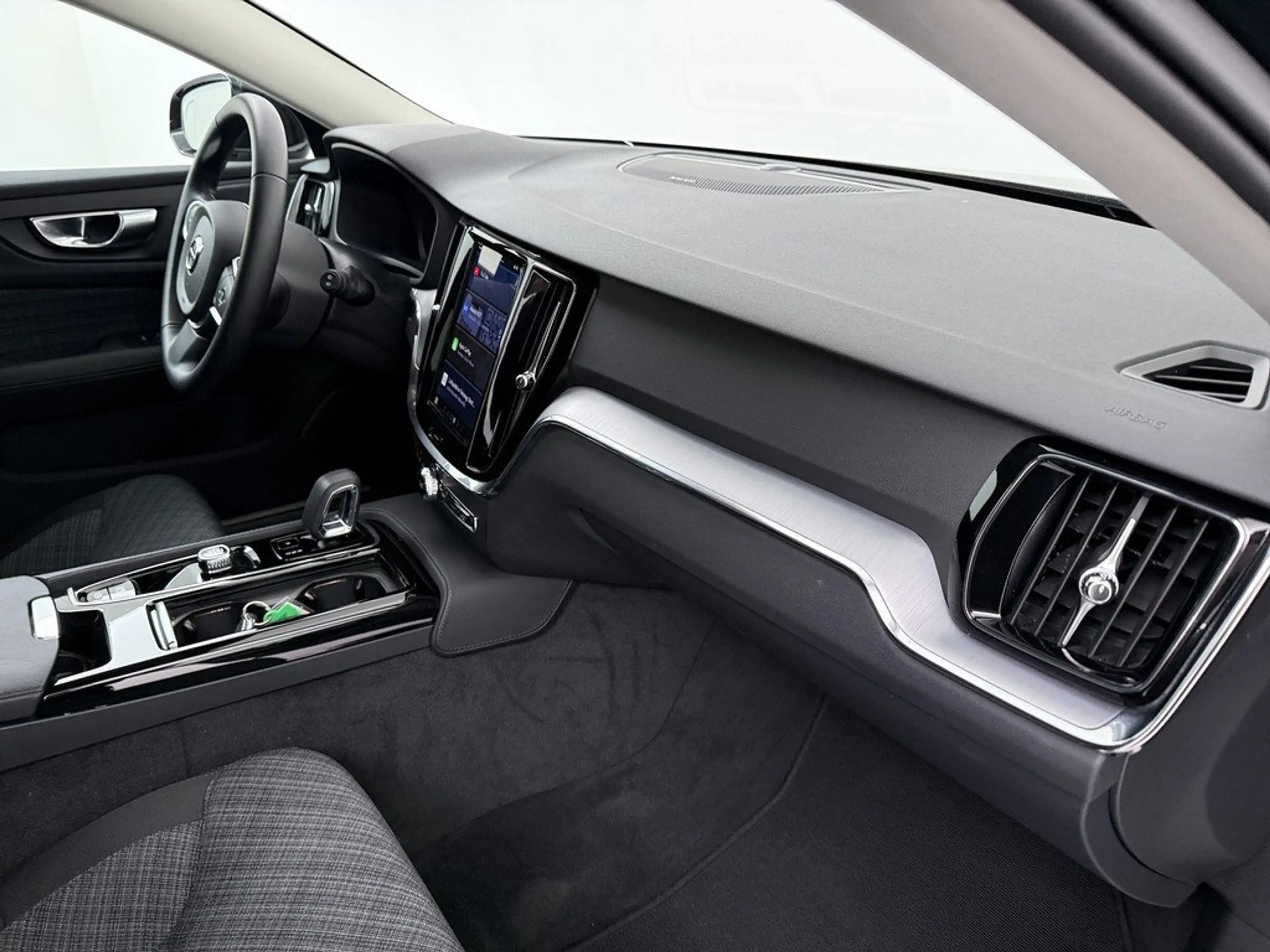 Volvo V60 T6 Core Plug-in Hybrid AWD STANDHZ LED 360° — photo 26