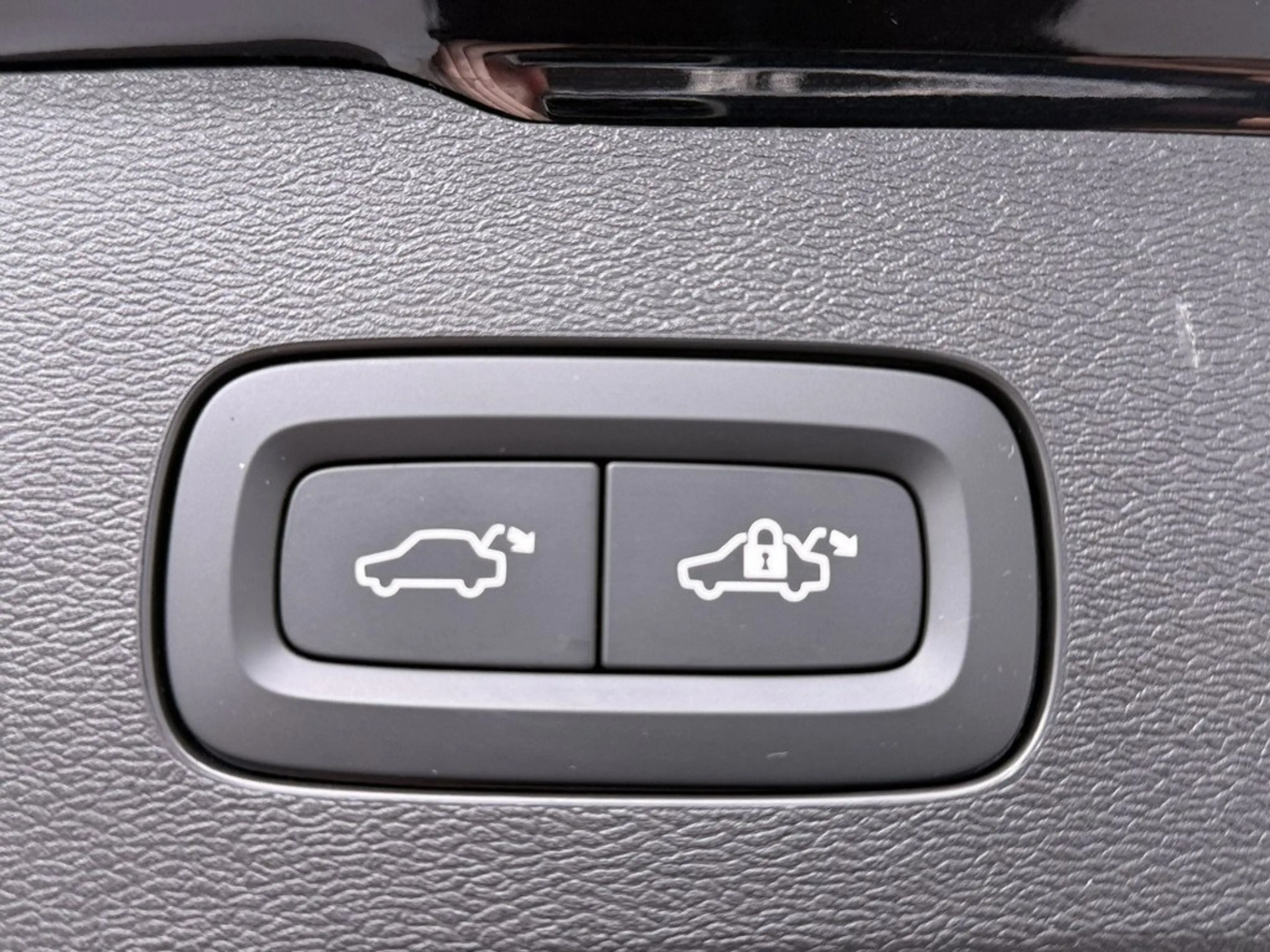 Volvo V60 T6 Core Plug-in Hybrid AWD STANDHZ LED 360° — photo 22