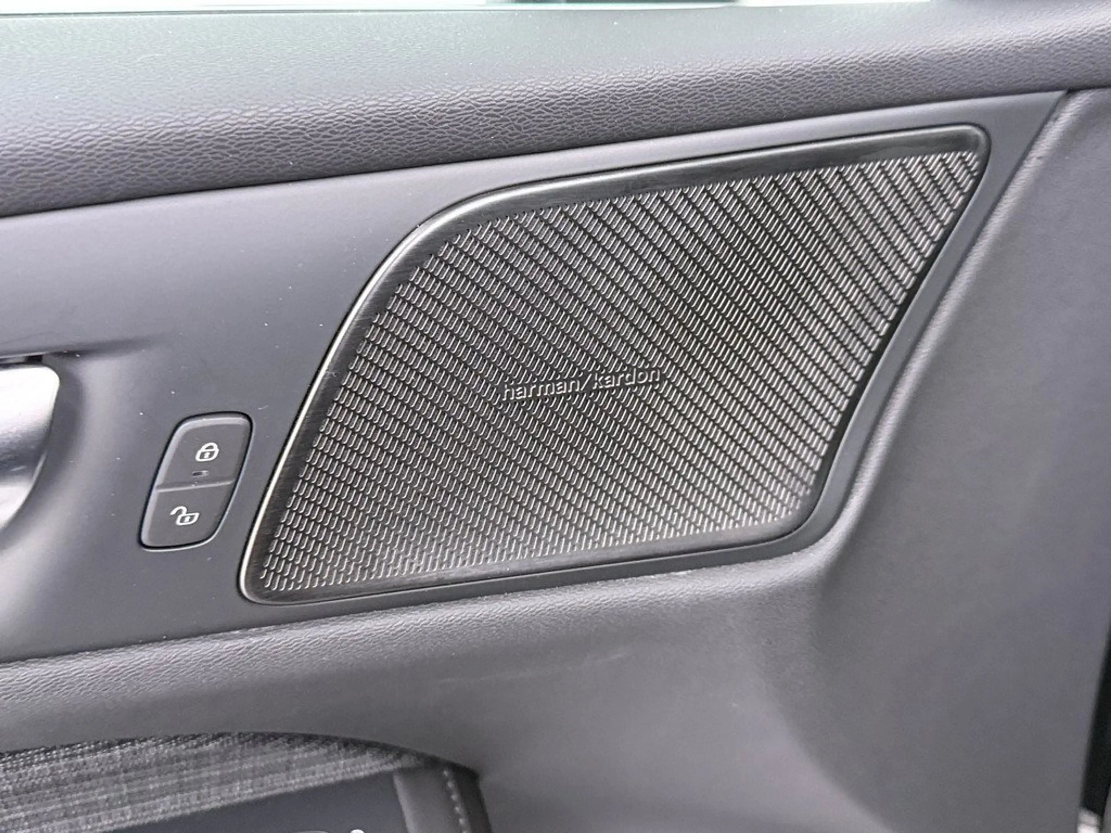 Volvo V60 T6 Core Plug-in Hybrid AWD STANDHZ LED 360° — photo 13