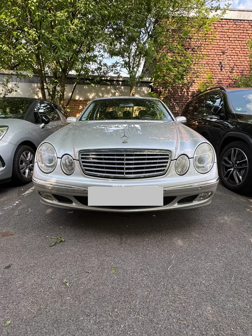 Mercedes-Benz E 240 Avantgarde Grau - 1