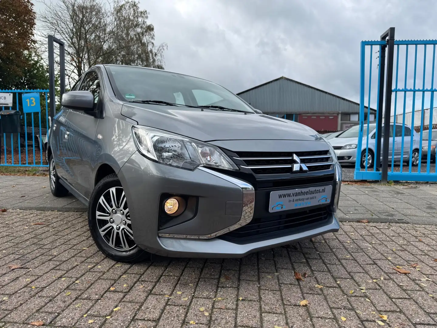 Mitsubishi Space Star 1.2 Cool+ A-C Elek Pakket DAB Nieuwstaat Grijs - 2