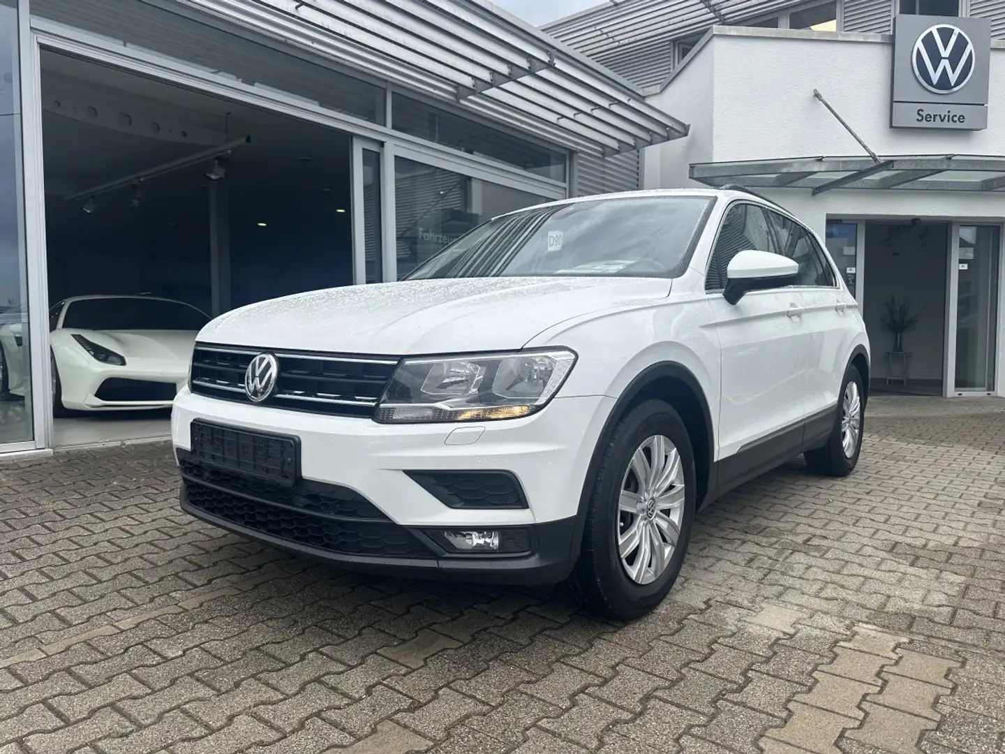 VOLKSWAGEN Tiguan