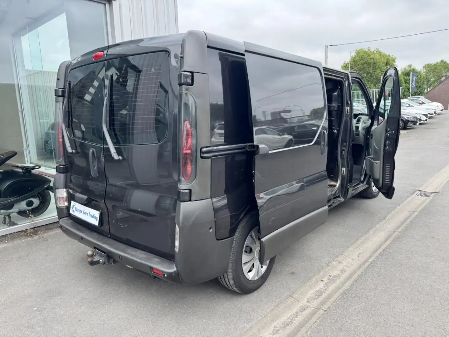 Opel Vivaro 2.5 DTI 135CH - DISTRIB OK ENTRETIEN GAR 12M Zwart - 2