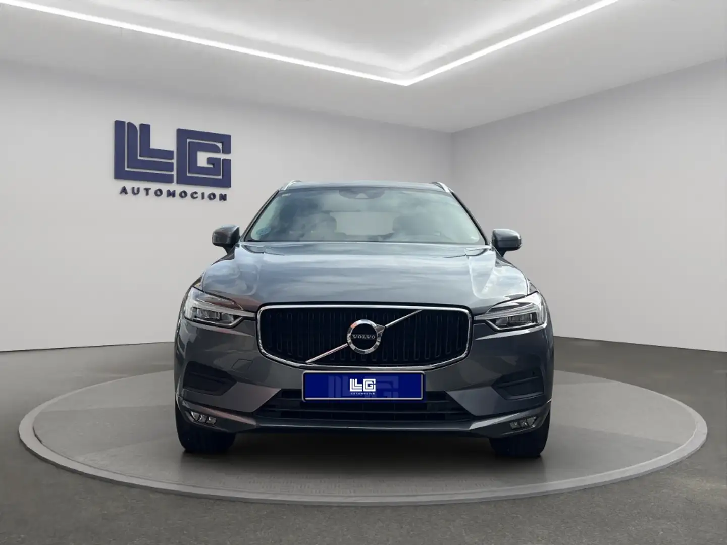 Volvo XC60 D4 Momemtum Pro Aut. Grijs - 2