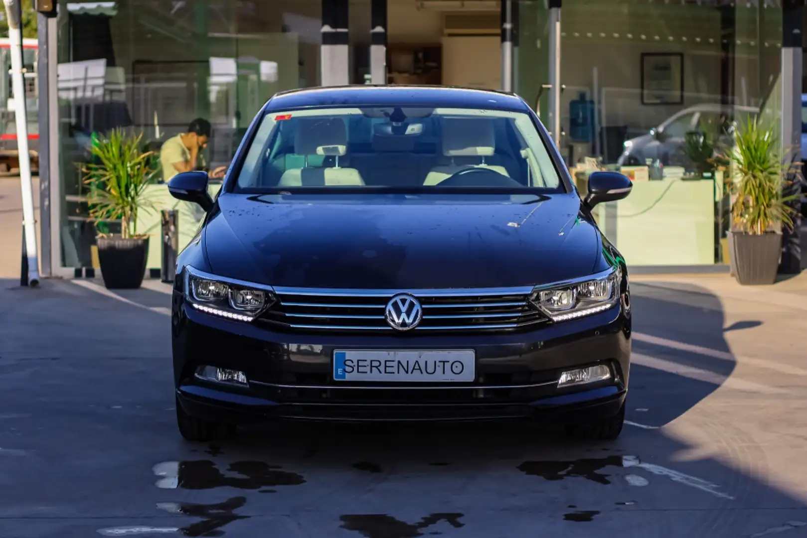 Volkswagen Passat 2.0TDI Advance 110kW Negro - 2