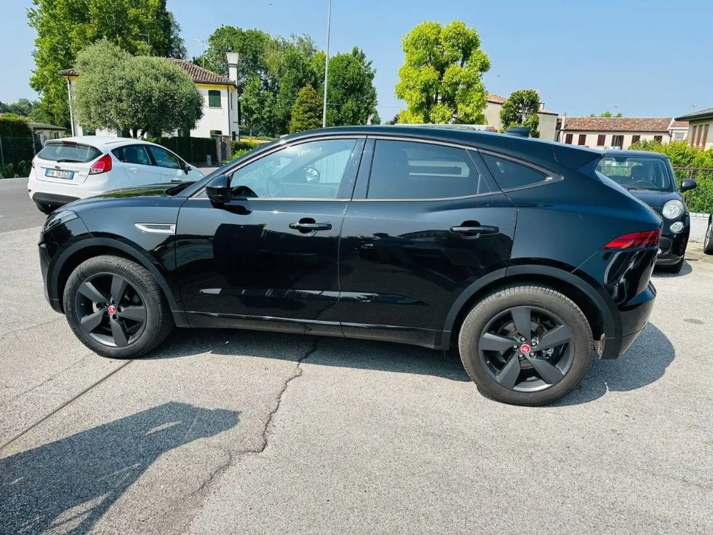 Jaguar F-Pace 2.0 D 180 CV AWD R-Sport R-Dinamic Nero - 2