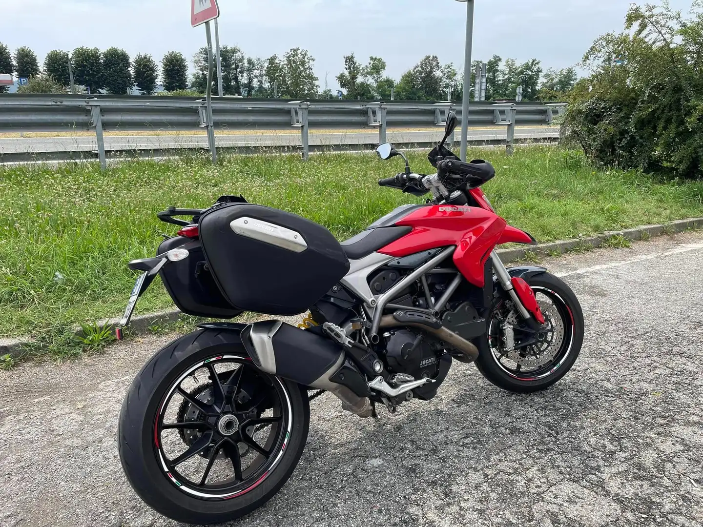 Ducati Hyperstrada 821 ABS Rouge - 2