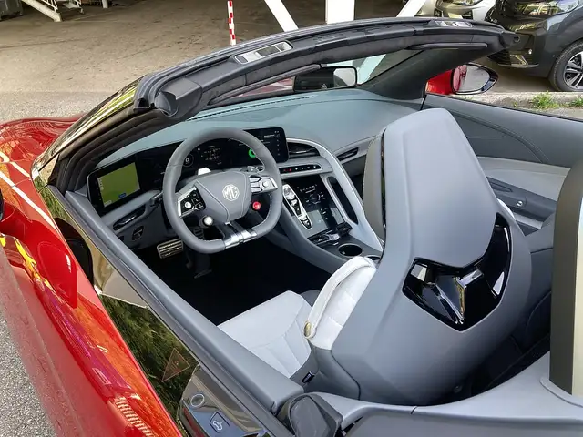MG Cyberster 77kWh Trophy + Alcantara grau + Metalllic Ansicht 16