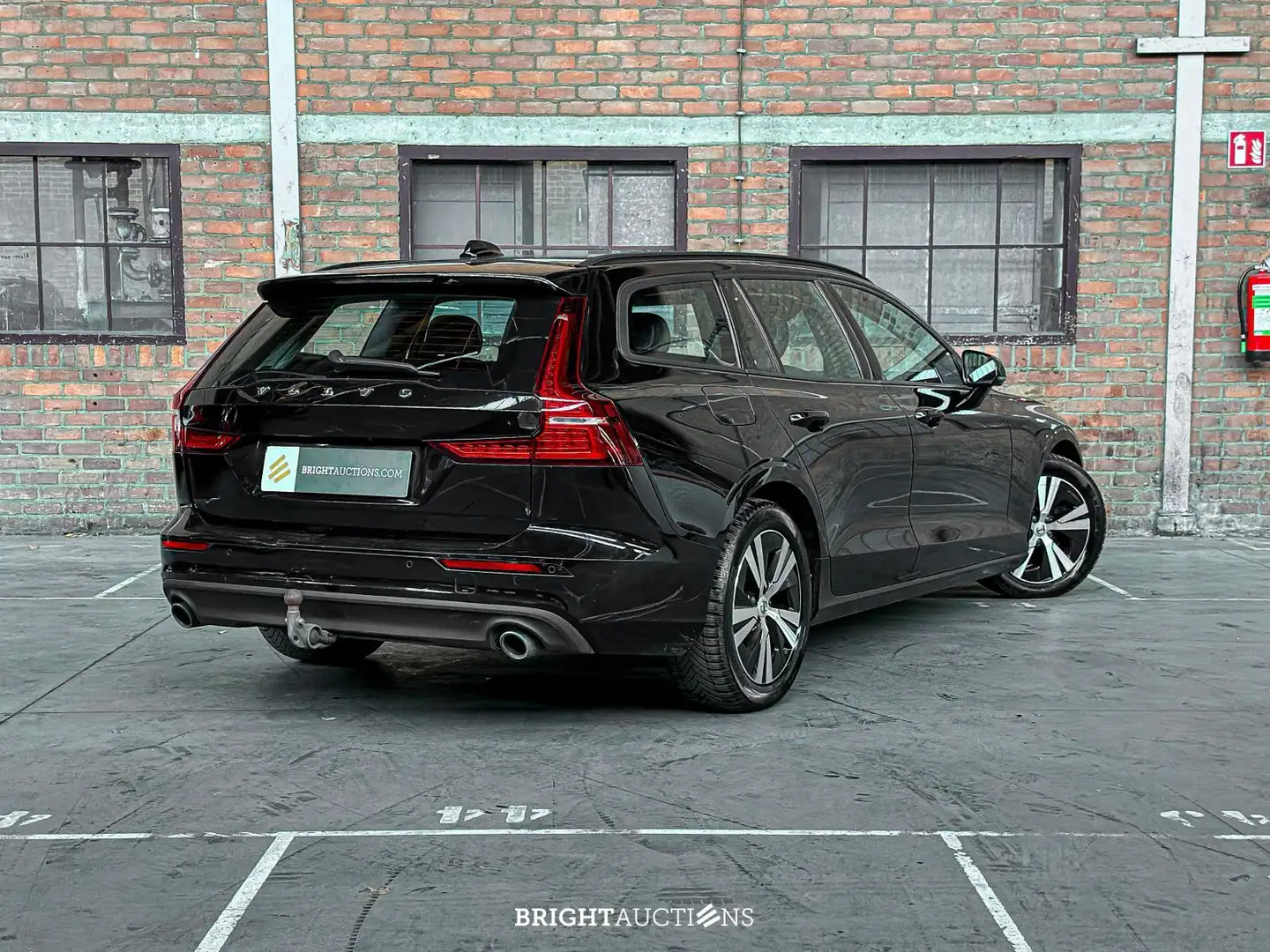 Volvo V60 2.0 B3 Momentum Advantage - 1