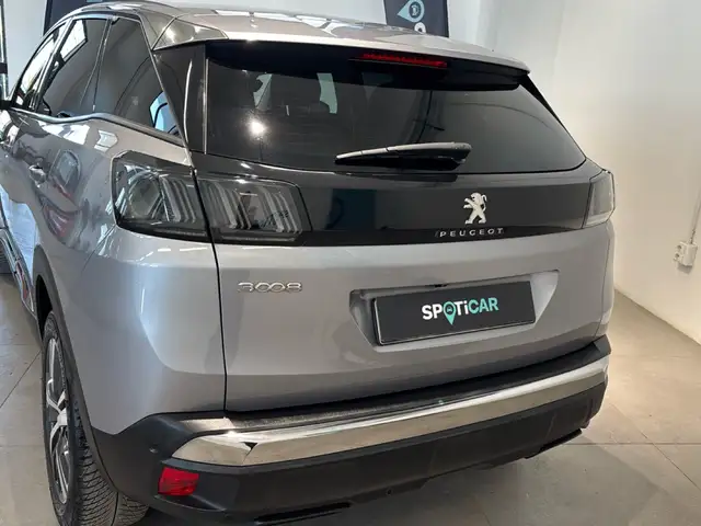 Peugeot 3008 view 5