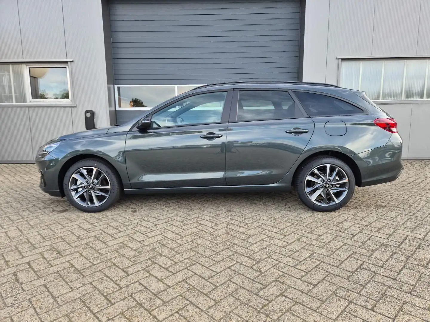 Hyundai i30 Kombi 1.5 T-GDI 95PS Sitzheizung Lenkradhei Vert - 2