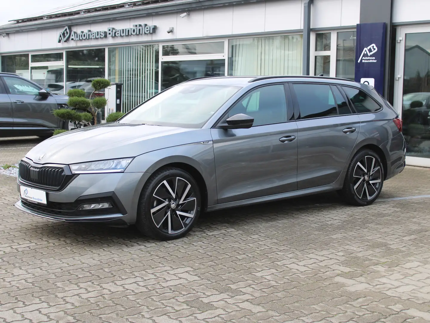 Skoda Octavia Combi Sportline 2.0 TDI DSG*Canton*HUD* Grau - 2