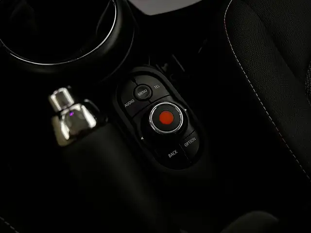 Mini Hatch view 18