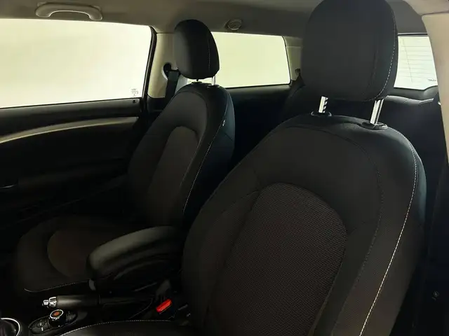 Mini Hatch view 8