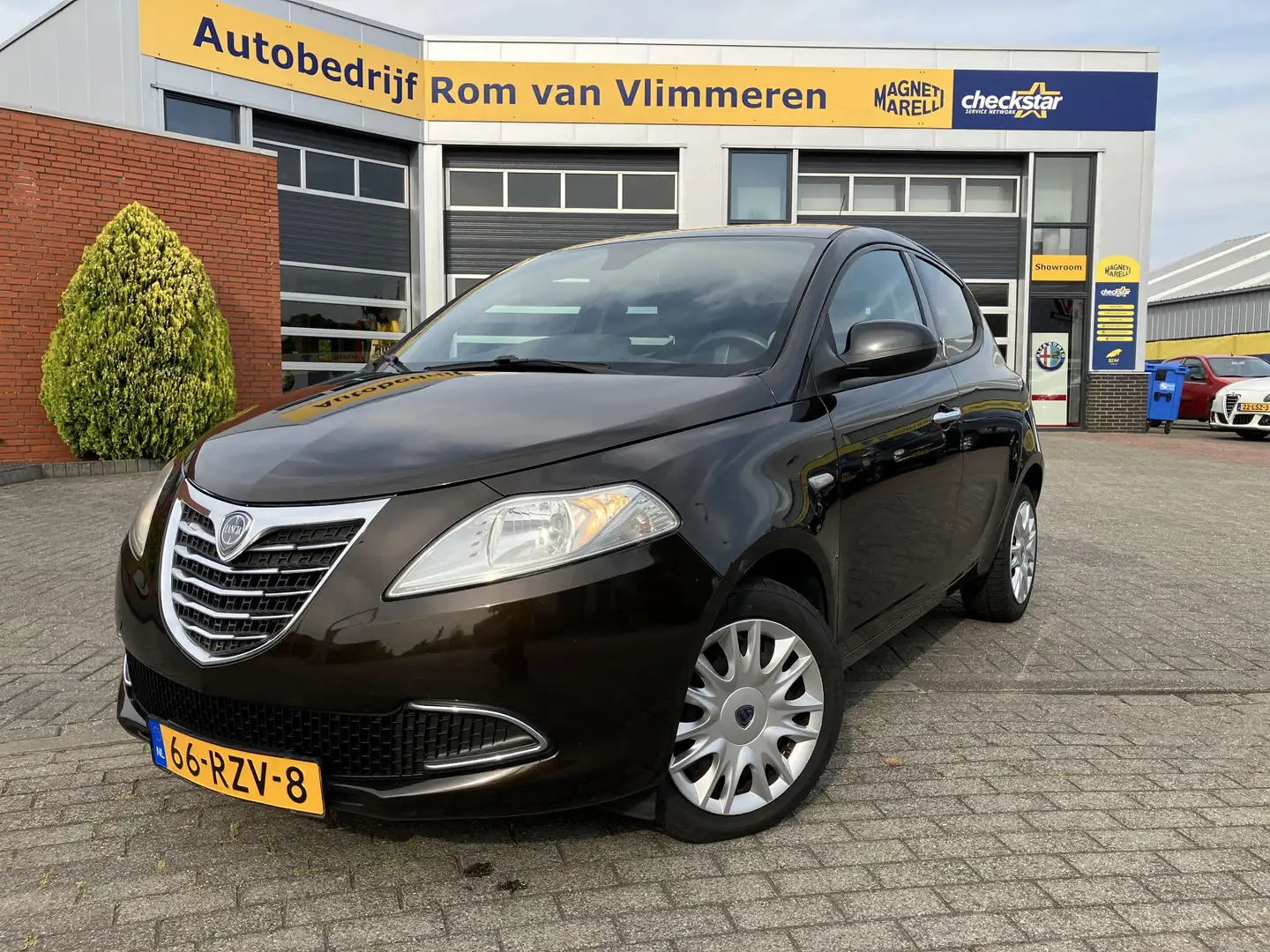 Lancia Ypsilon 0.9 TwinAir Silver | 1e Eigenaar | Cruise Control Noir - 2