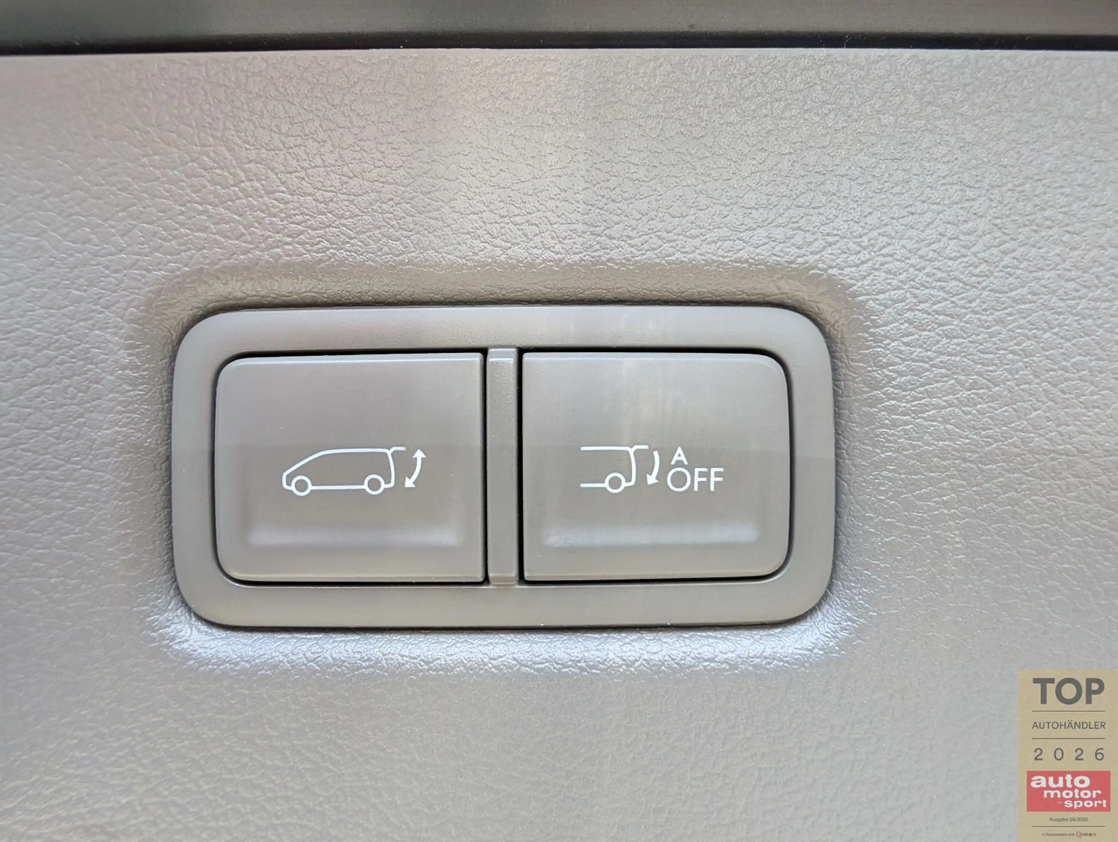 Hyundai STARIA 2.2 Signature 4WD*7Si*ACC*PANO*360°LED*SBL — photo 17