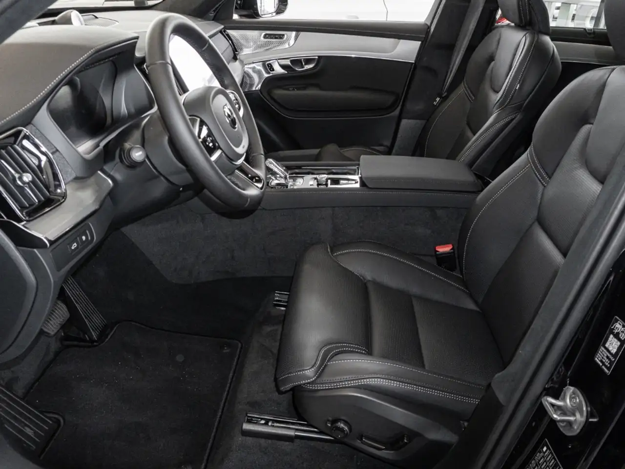 Volvo XC90 Ultra Black Edition Recharge Plug-In Hybrid AWD 7- 11