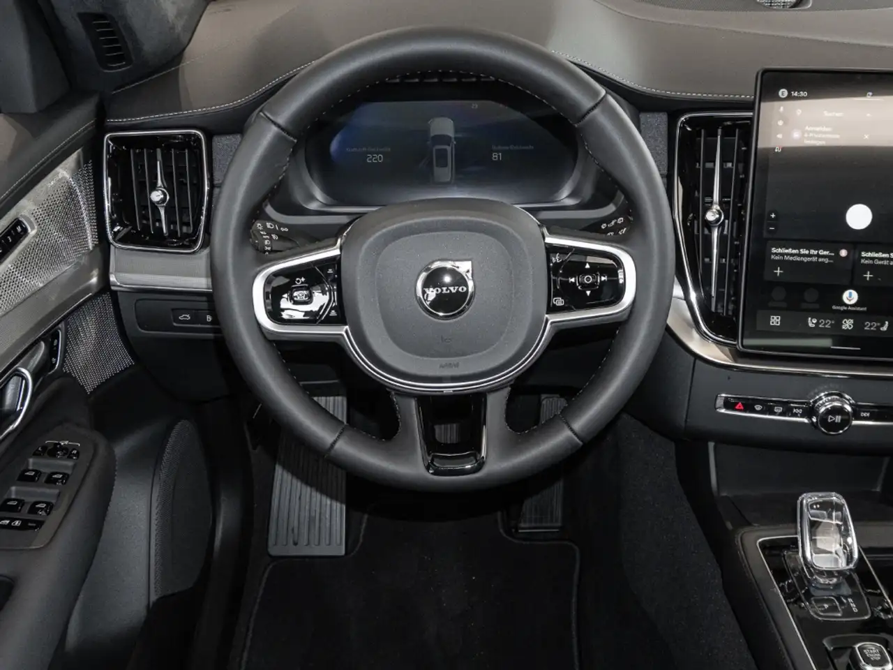 Volvo XC90 Ultra Black Edition Recharge Plug-In Hybrid AWD 7- 8