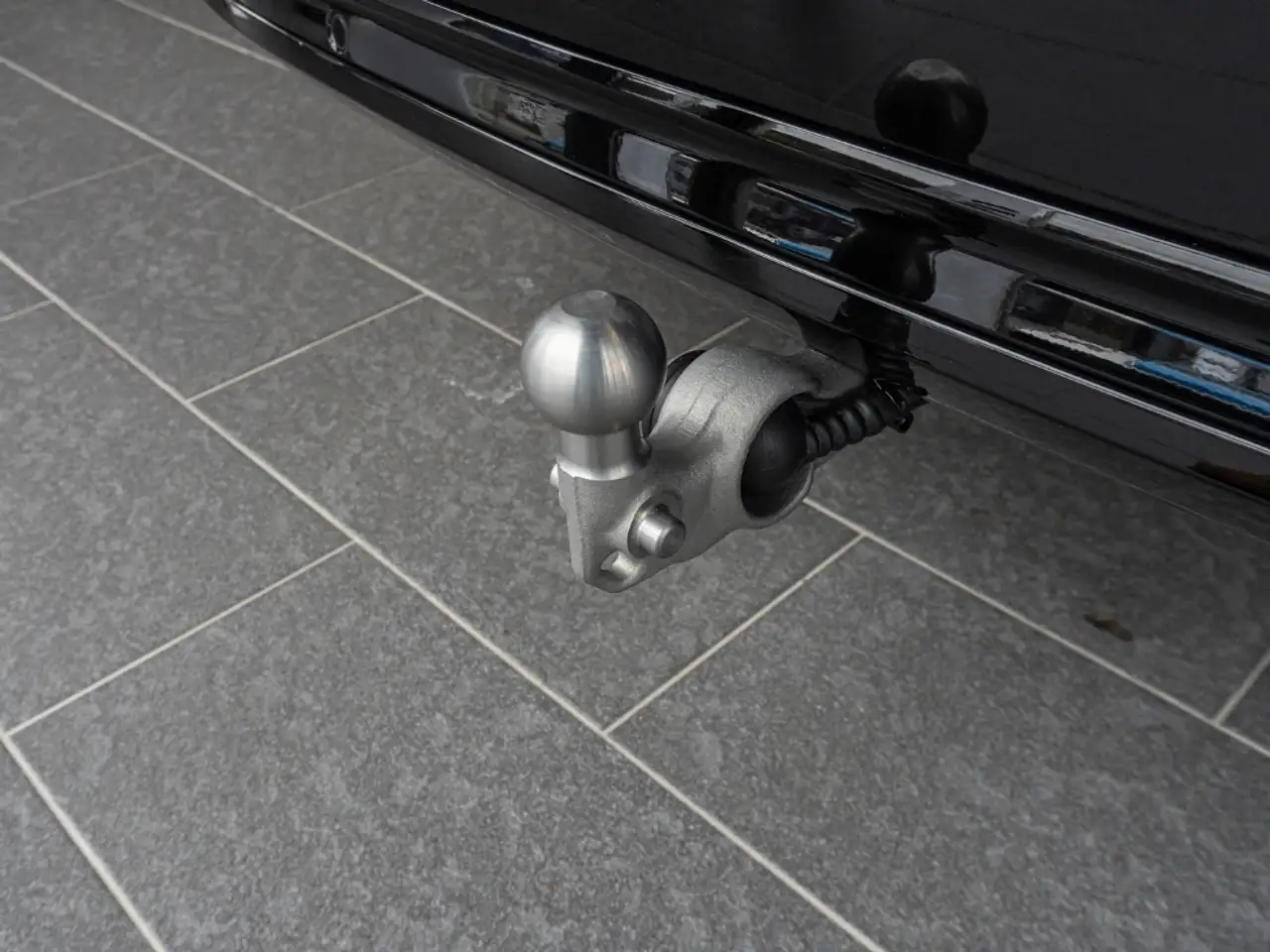Volvo XC90 Ultra Black Edition Recharge Plug-In Hybrid AWD 7- 16