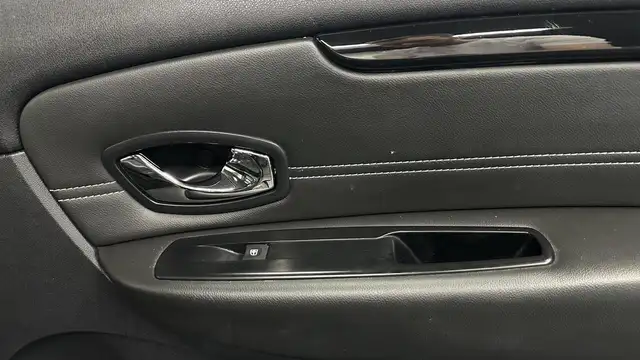Renault Scenic view 16
