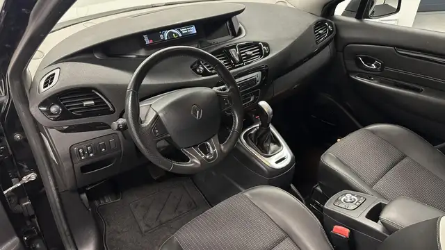 Renault Scenic view 22