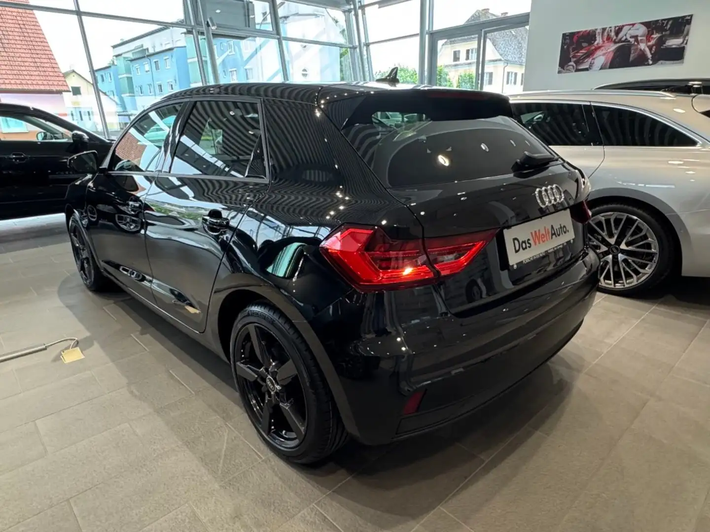 Audi A1 25 TFSI intense Schwarz - 2
