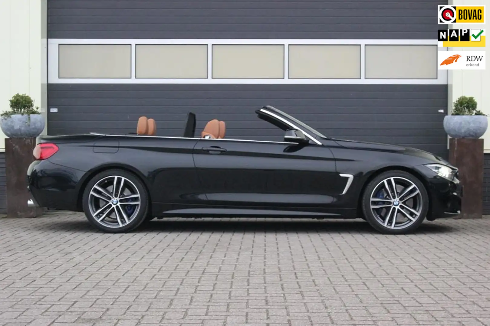 BMW 440 4-serie Cabrio 440i High Executive M Sport | Nekve Zwart - 1