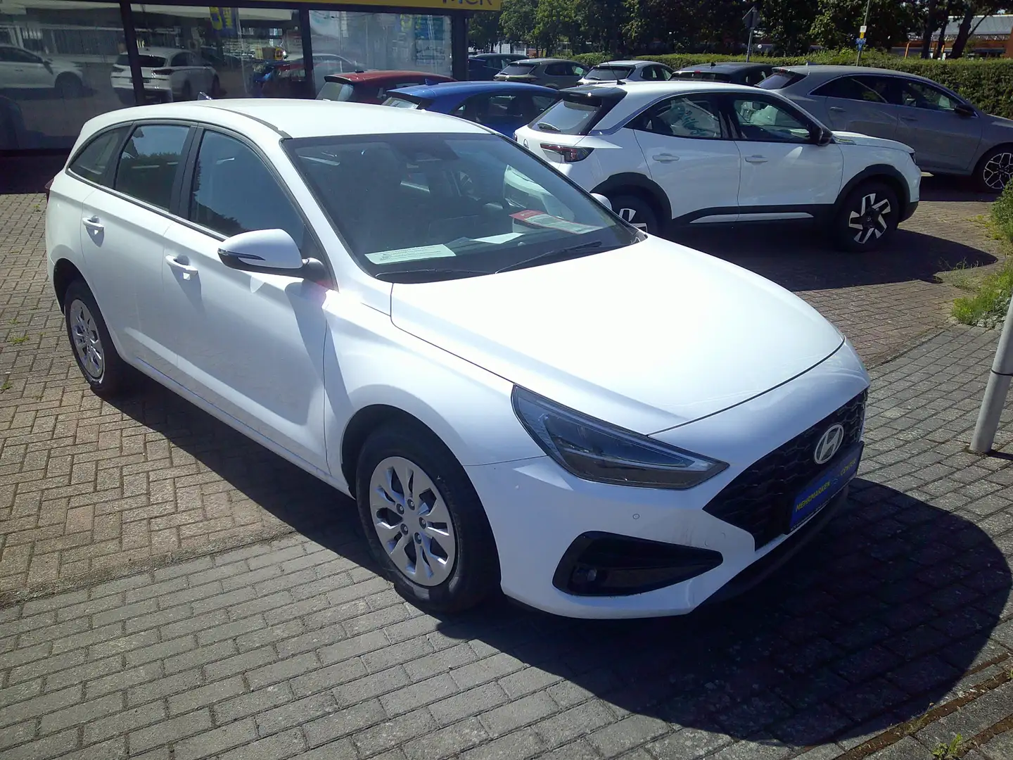 Hyundai i30 Kombi 1.5 - WG Comfort 1.5 GDI 6MT / LED / N Weiß - 1