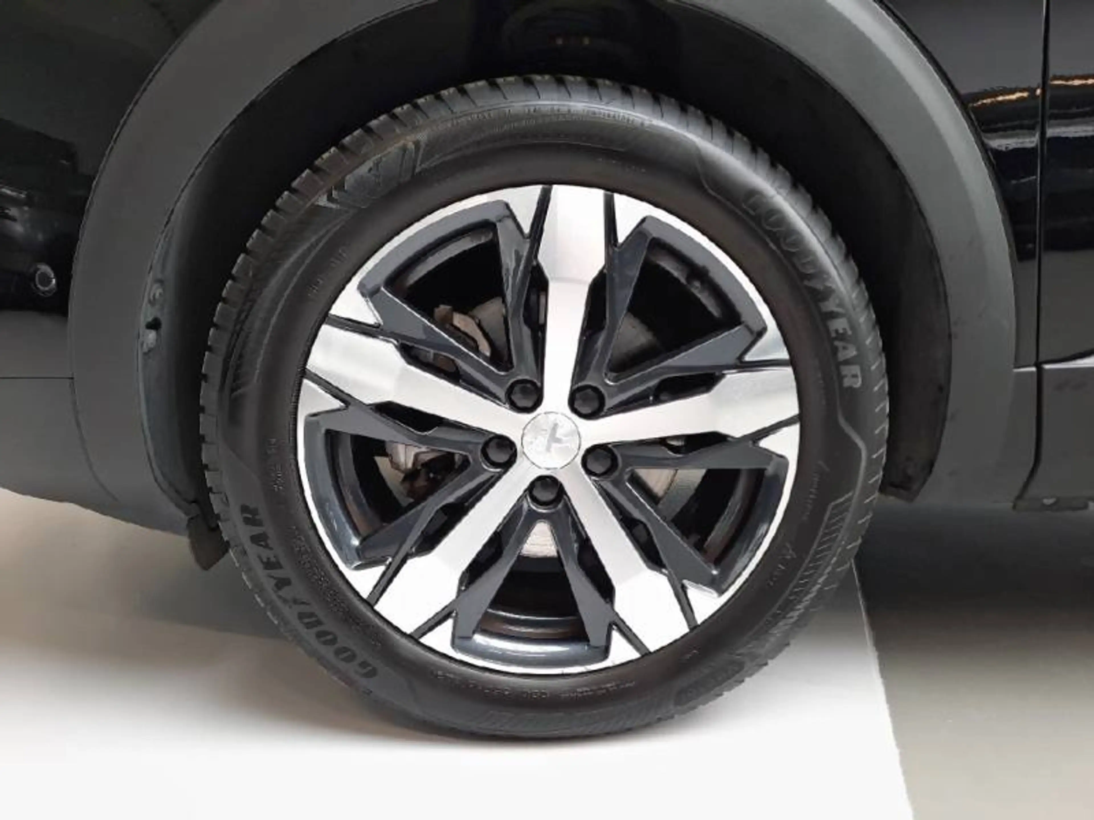 Peugeot 5008 2 1.2 PureTech 96kW S&S EAT8 GT — photo 11