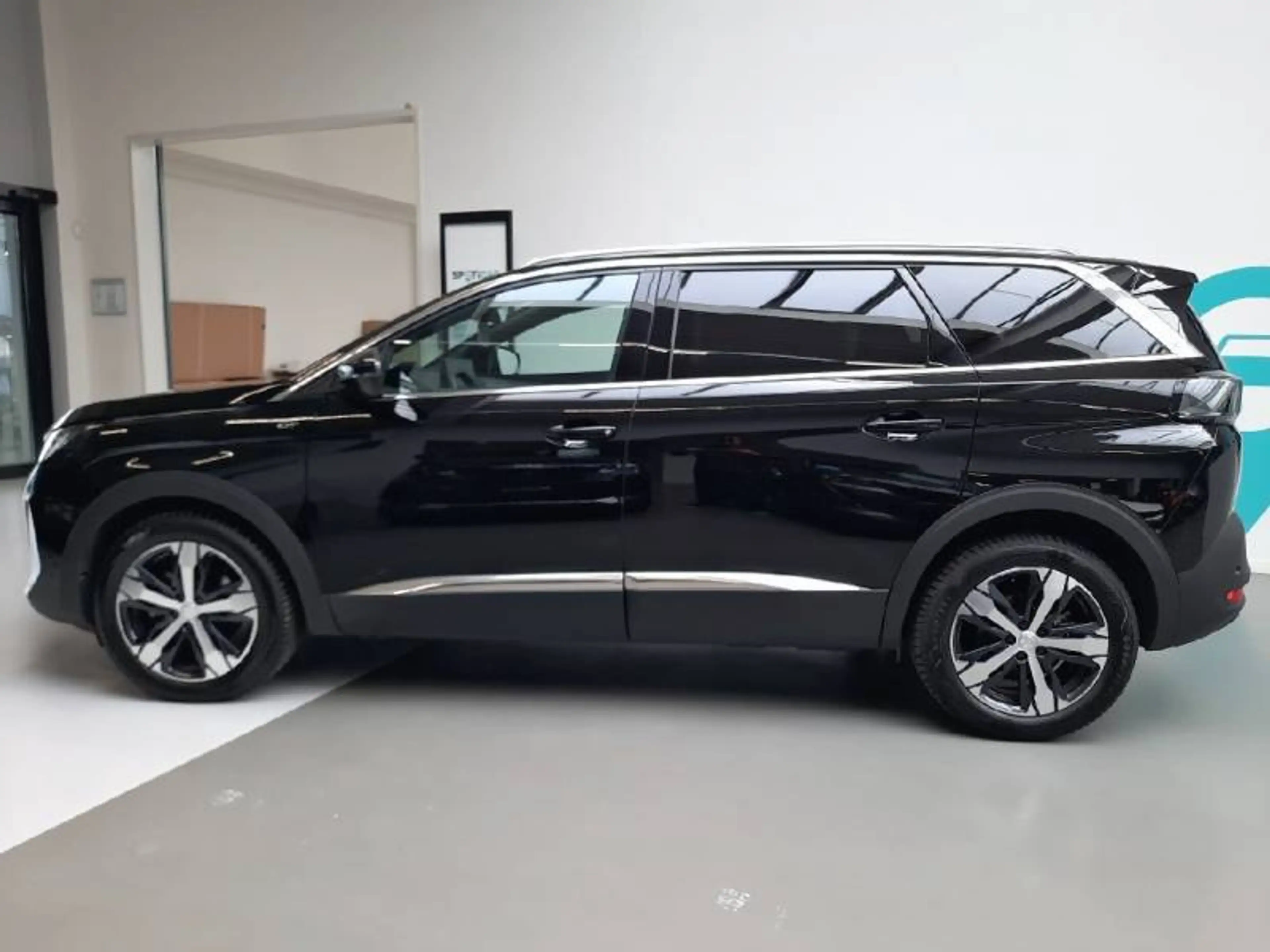 Peugeot 5008 2 1.2 PureTech 96kW S&S EAT8 GT — photo 4