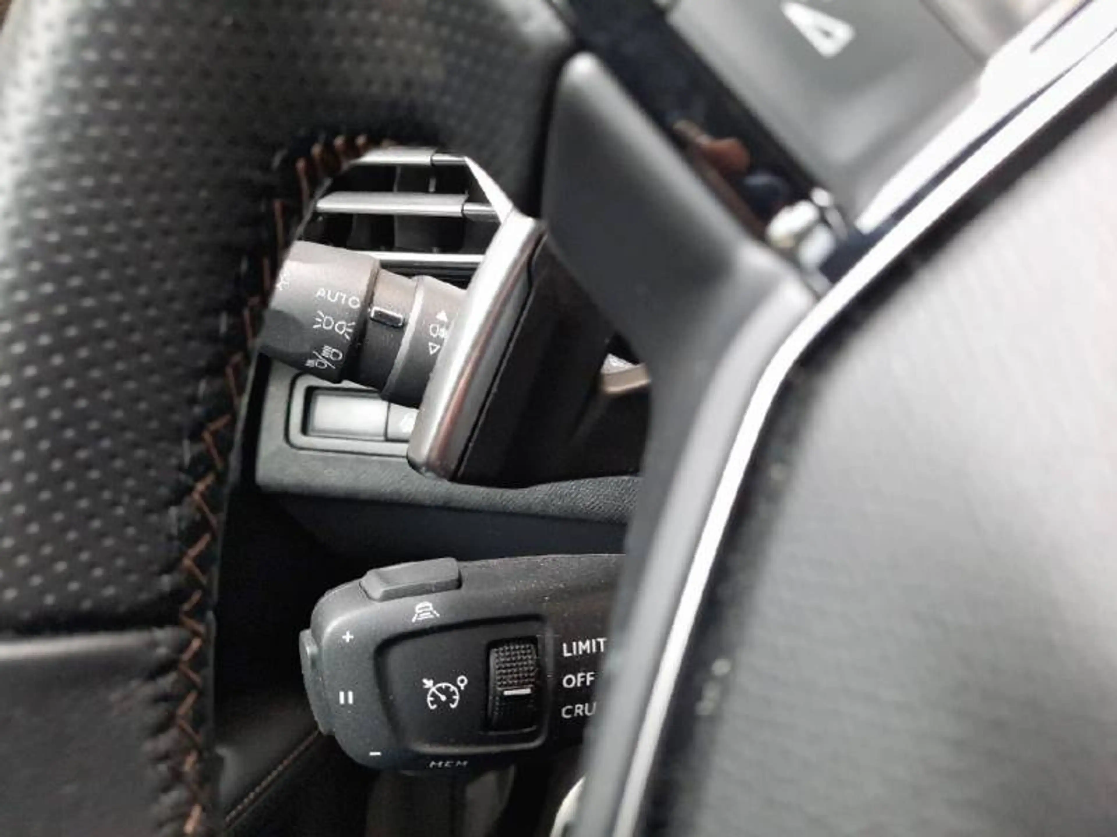 Peugeot 5008 2 1.2 PureTech 96kW S&S EAT8 GT — photo 15
