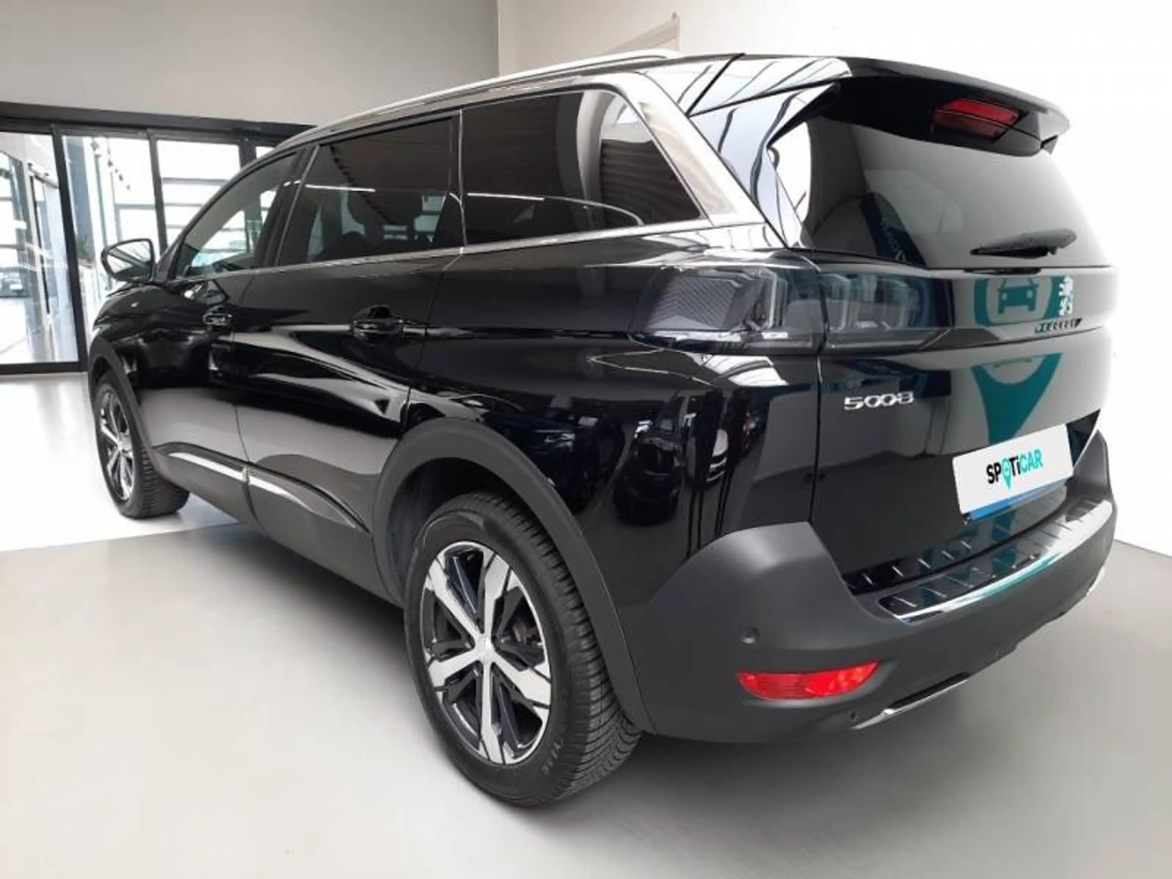 Peugeot 5008 2 1.2 PureTech 96kW S&S EAT8 GT — photo 7