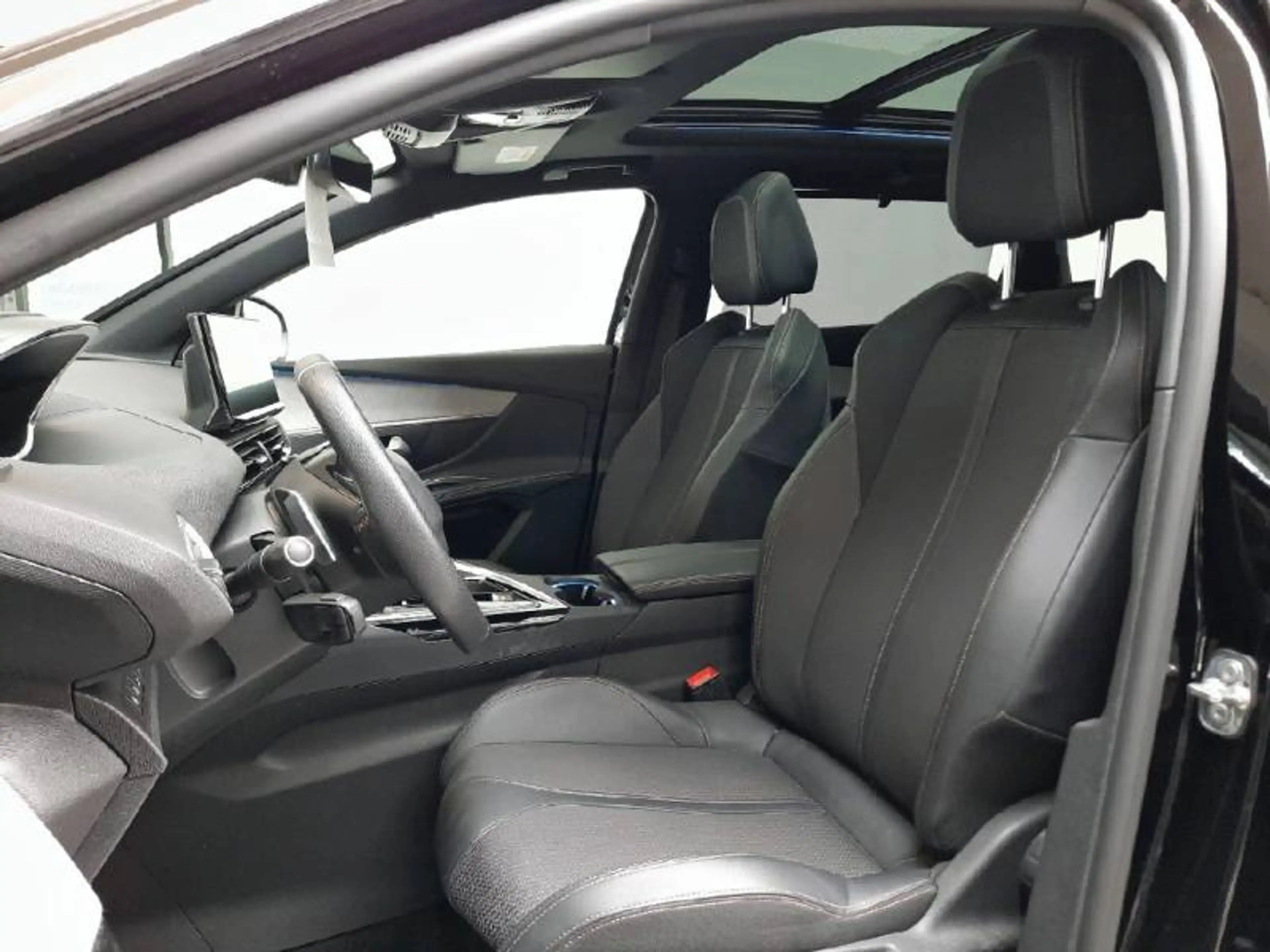 Peugeot 5008 2 1.2 PureTech 96kW S&S EAT8 GT — photo 9