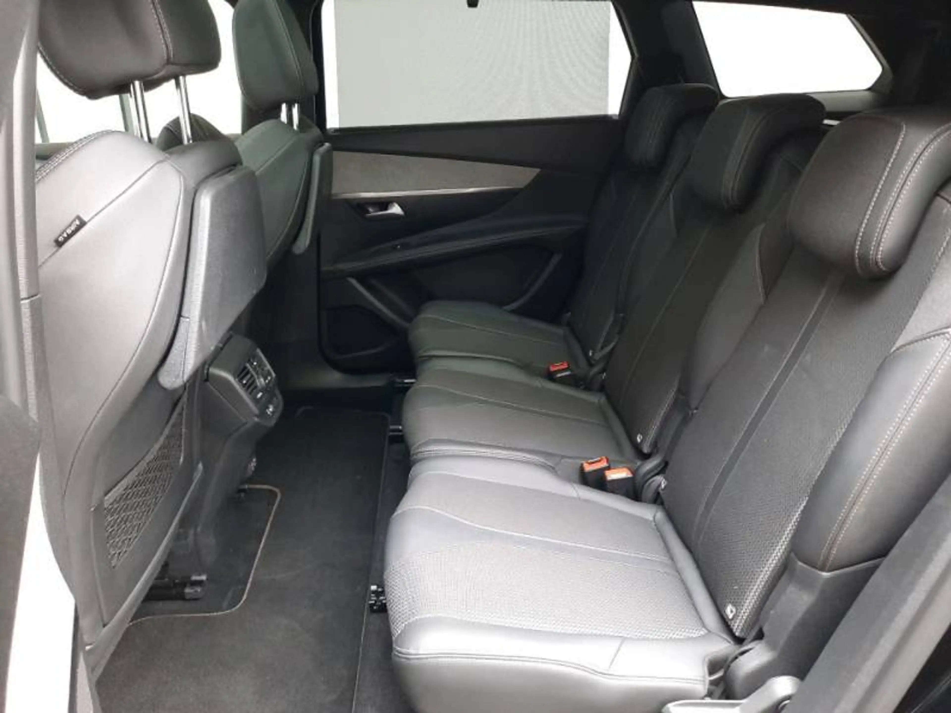 Peugeot 5008 2 1.2 PureTech 96kW S&S EAT8 GT — photo 10