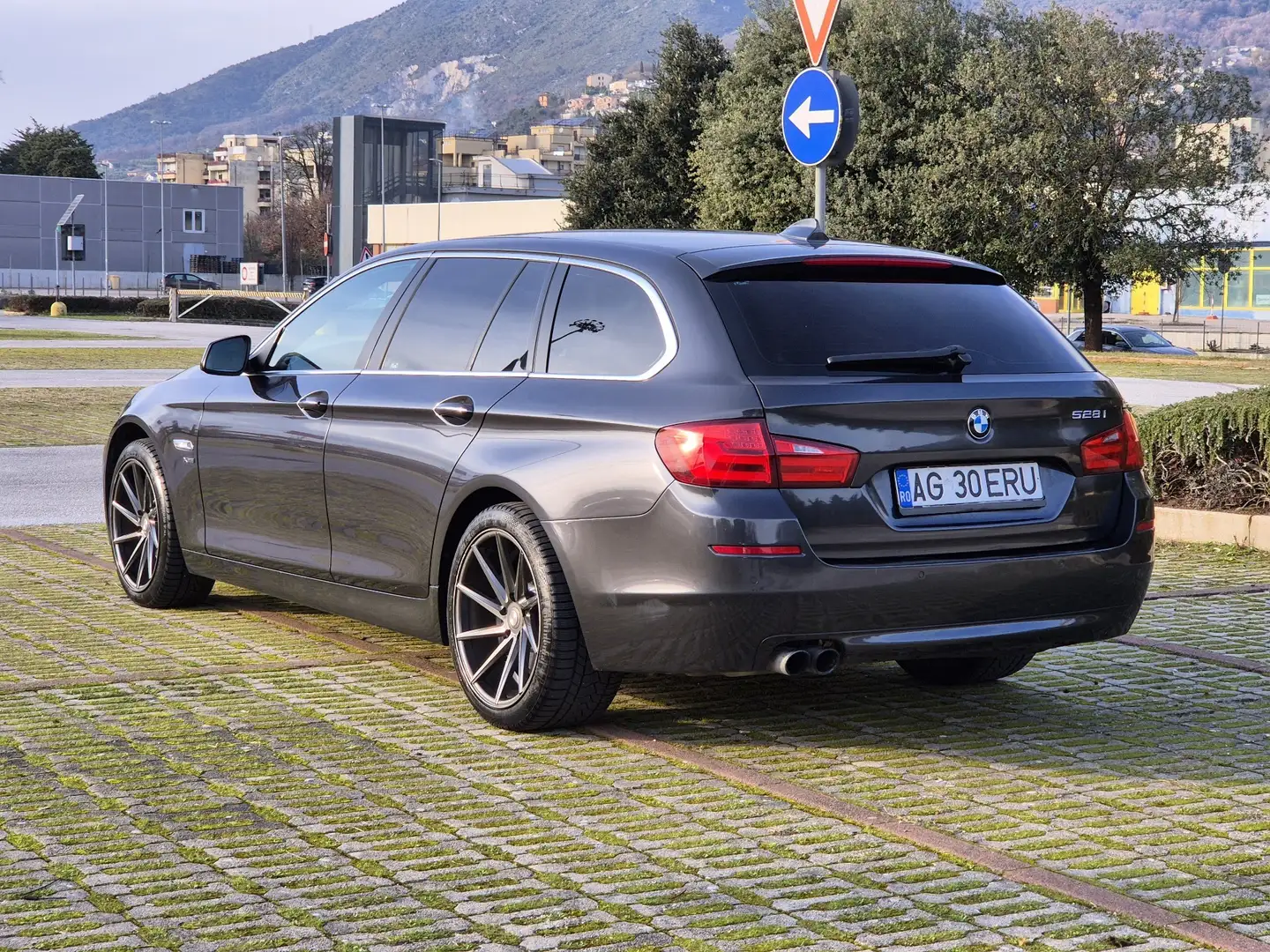 BMW 528 528i Touring Sport-Aut. - 2