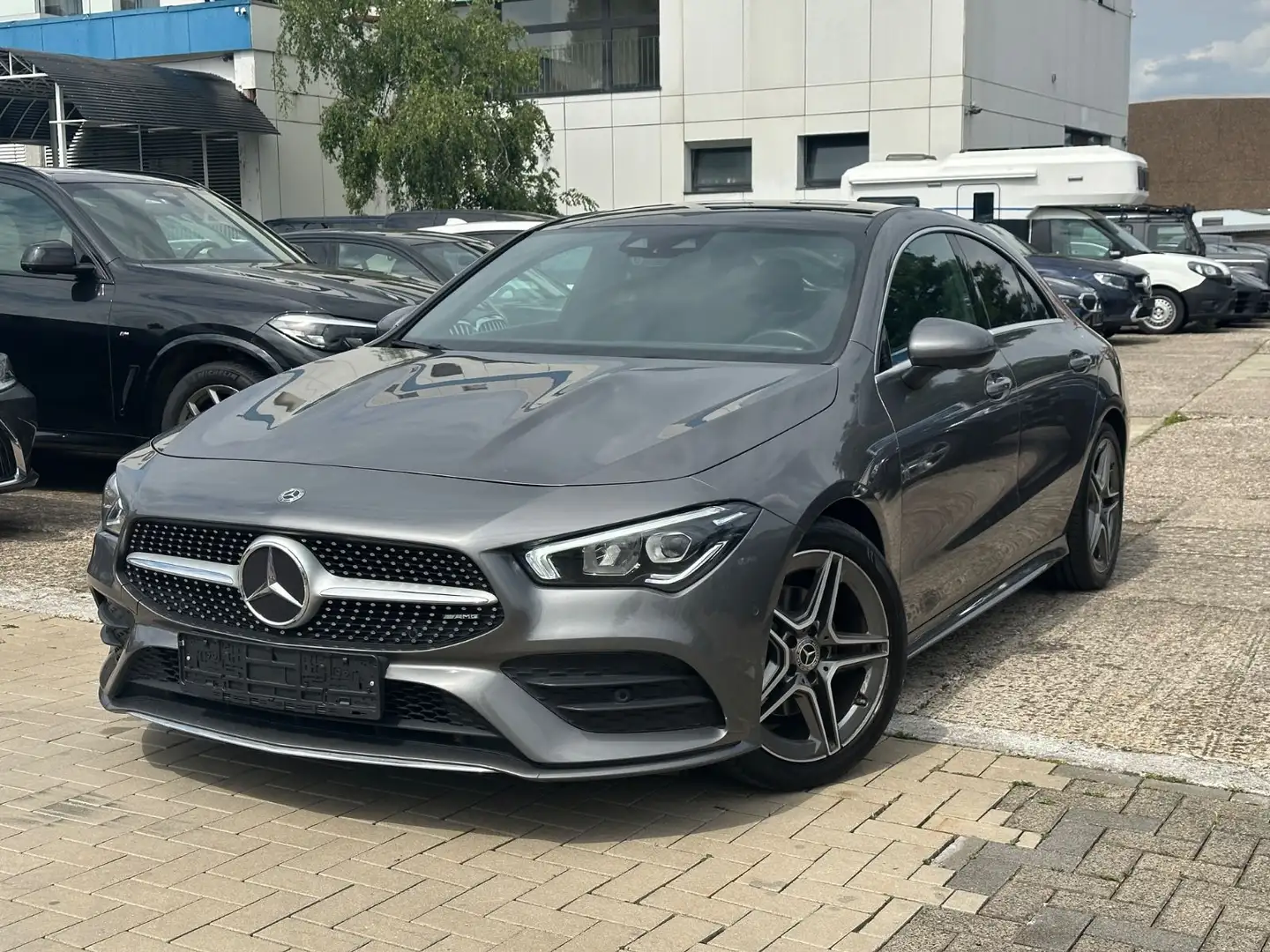 Mercedes-Benz CLA 180 //AMG Line/Pano/Kamera/LED//Alcantara// Grau - 1
